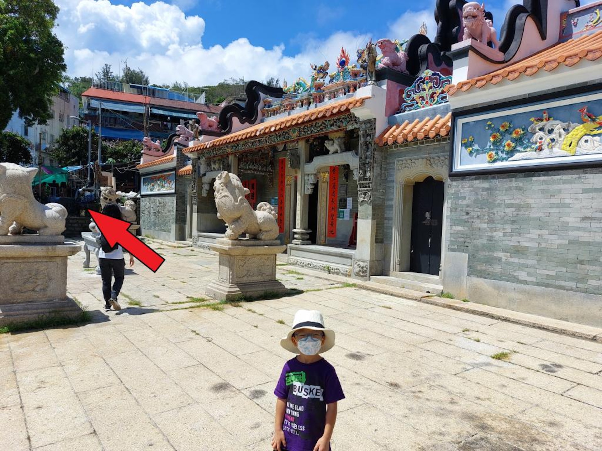 穿過北帝廟旁邊的小公園,在「和順里」的路牌轉入小路往樓梯上行。(雞丁暟遊天下授權使用) 穿過北帝廟旁邊的小公園,在「和順里」的路牌轉入小路往樓梯上行。(雞丁暟遊天下授權使用)