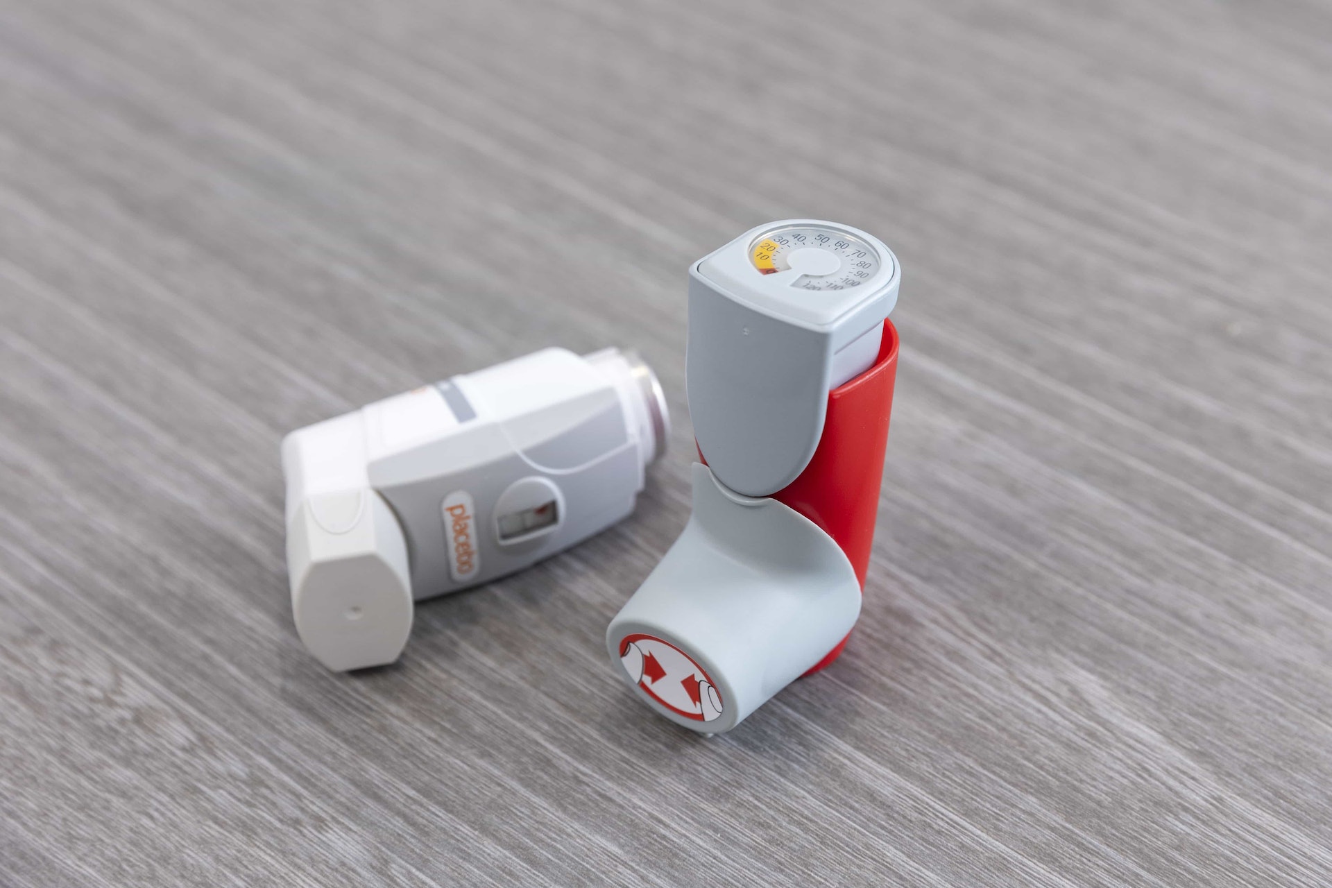傳統壓縮型吸入器,藥物在0.1至0.2秒釋出。 傳統壓縮型吸入器,藥物在0.1至0.2秒釋出。