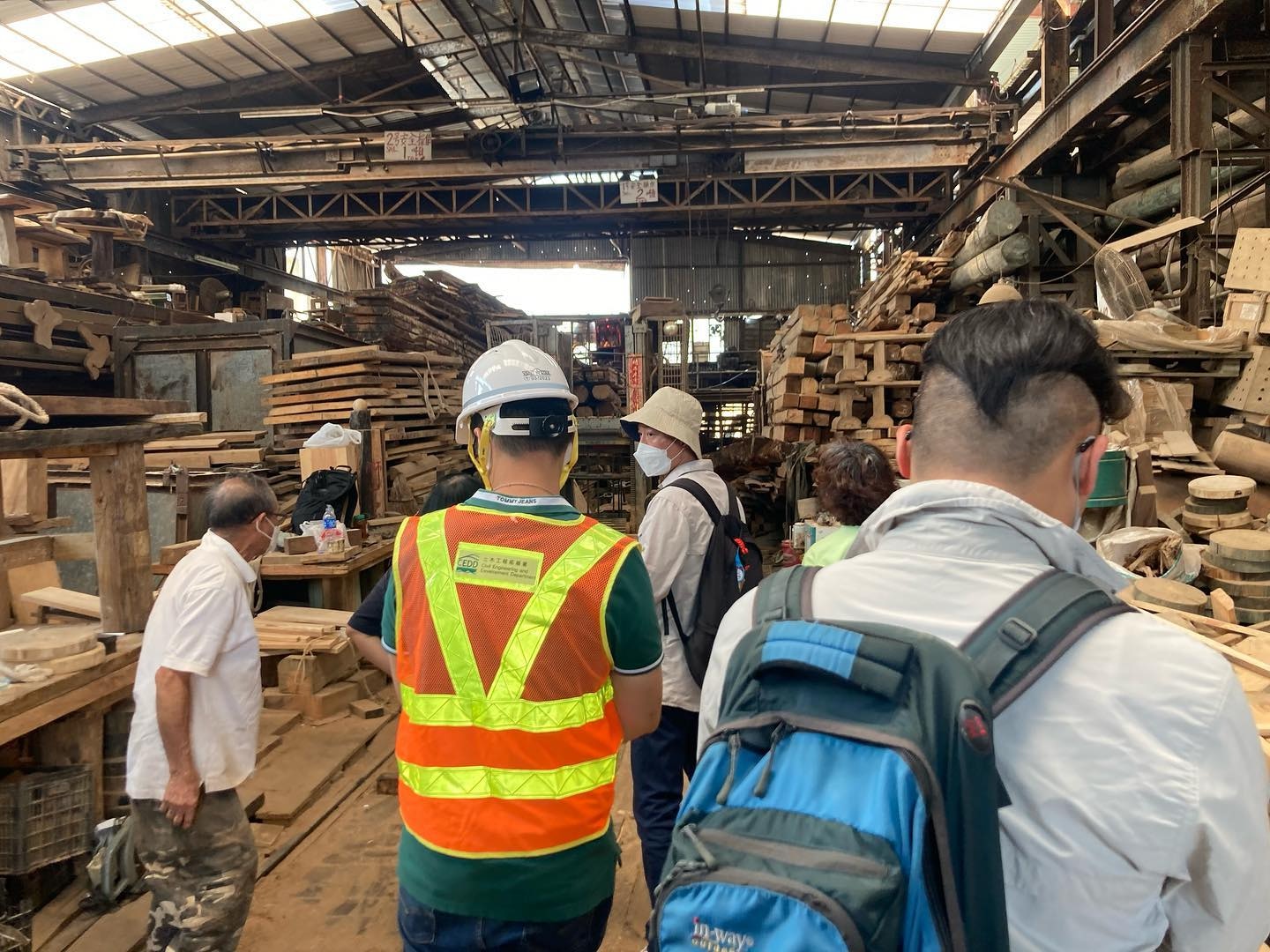 Zhi Kee Wood Factory｜Government personnel bring cheques to close the