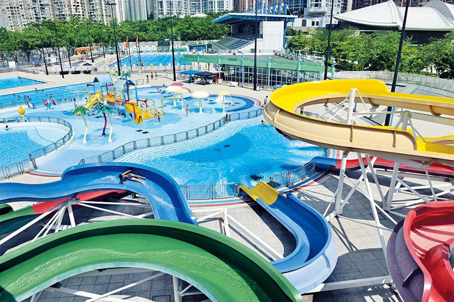 游泳︱全港五大滑水梯公眾游泳池附開放時間及交通指南 游泳︱全港五大滑水梯公眾游泳池附開放時間及交通指南
