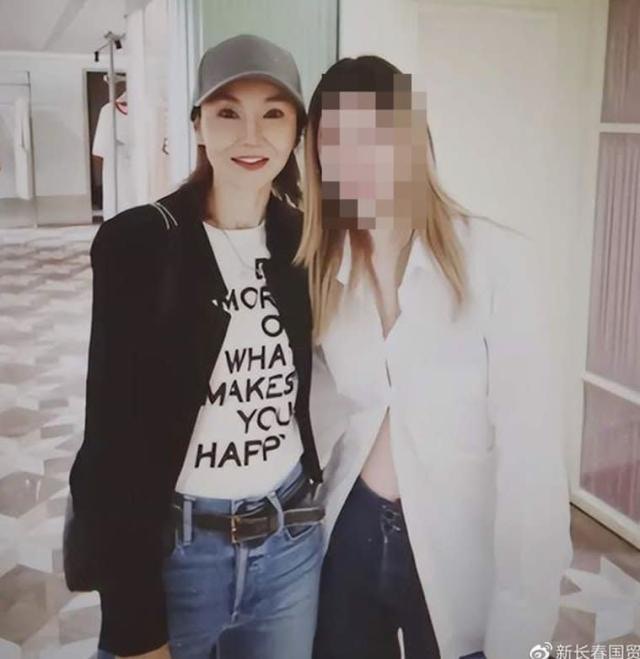 張曼玉年近60歲仍優雅。（網上圖片）