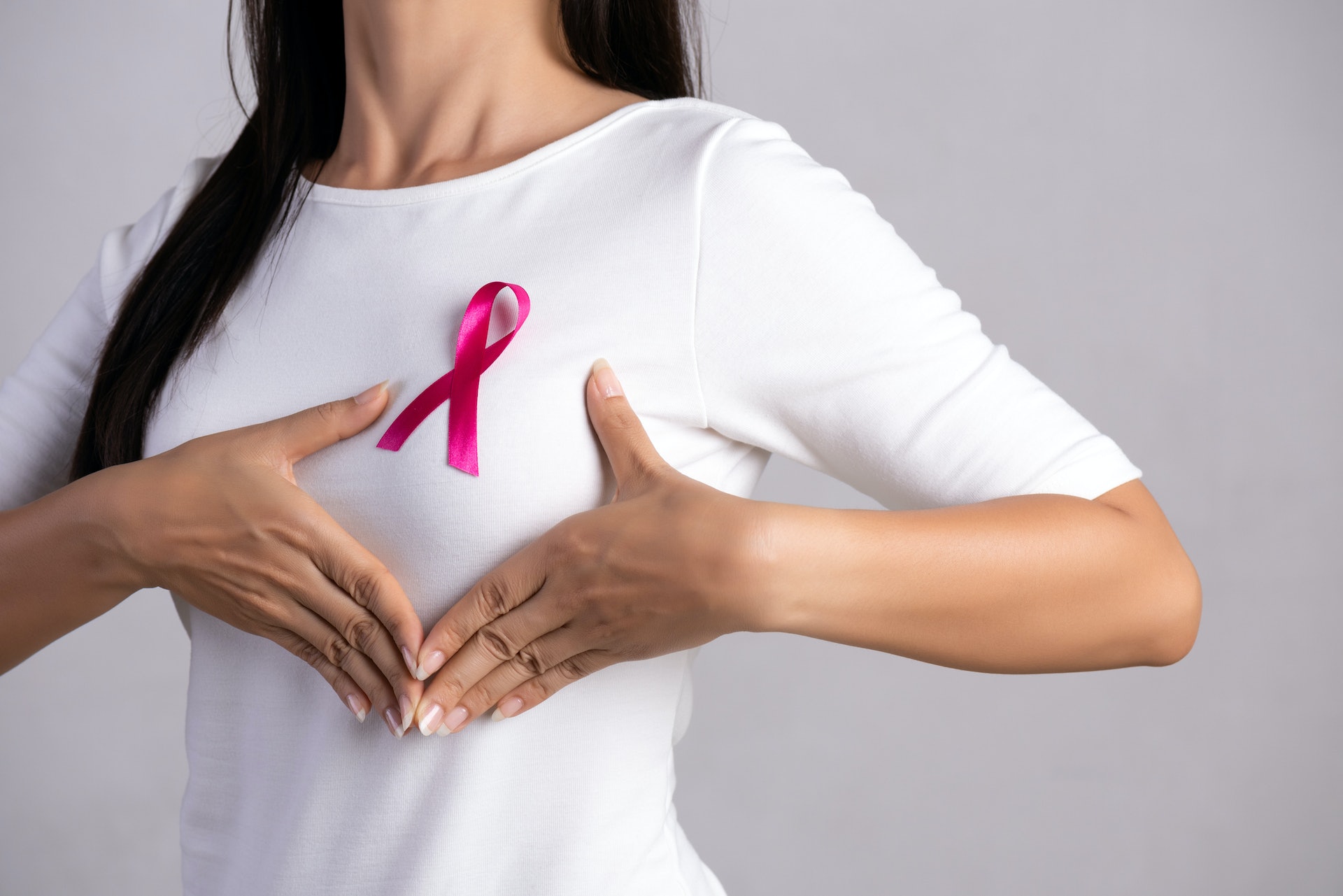 早期乳癌症狀不容易察覺，若出現6個症狀，就要及早求醫。（示意圖／gettyimages）