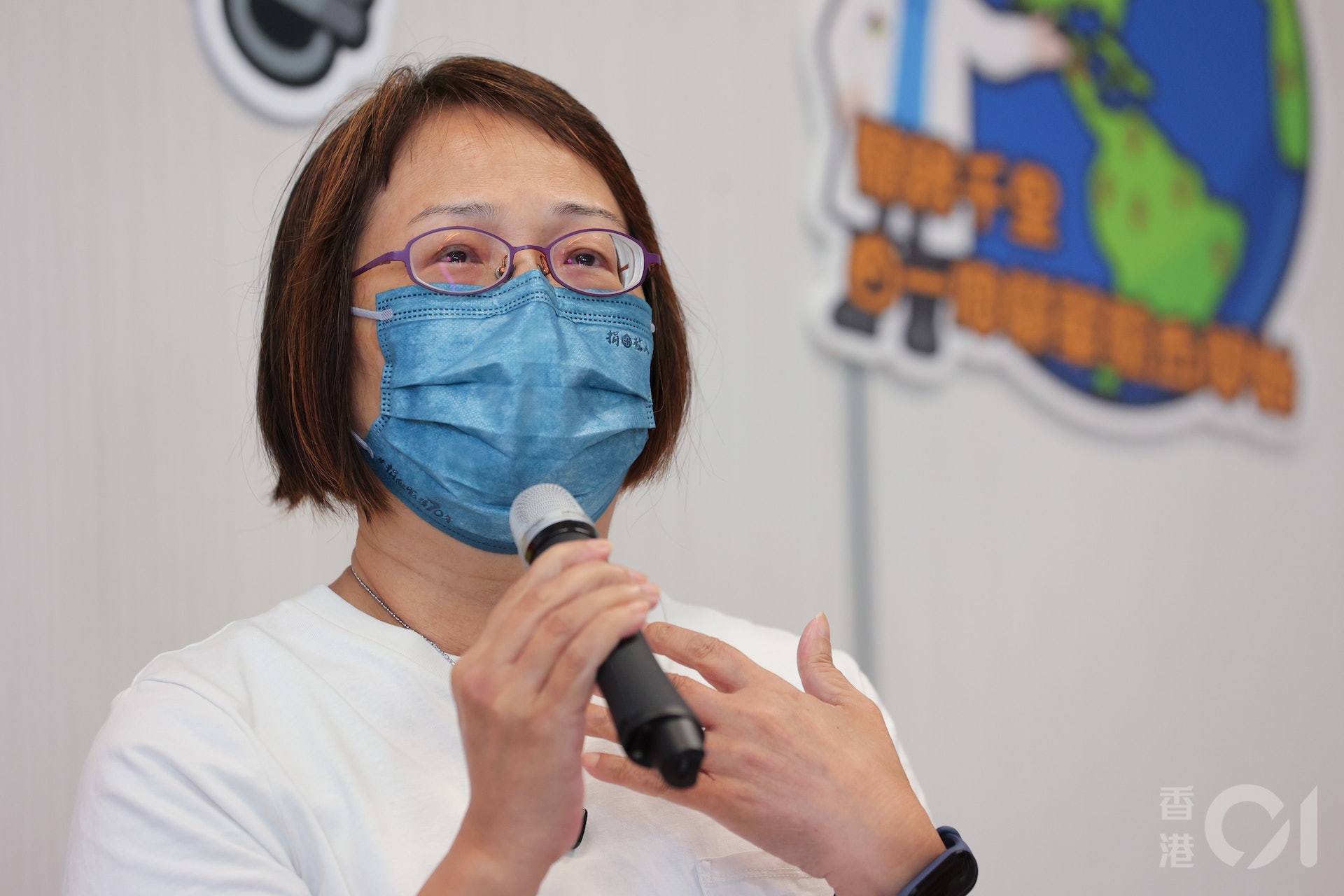 譚女士回顧獲捐骨髓時不免眼泛淚光。(夏家朗攝) 譚女士回顧獲捐骨髓時不免眼泛淚光。(夏家朗攝)