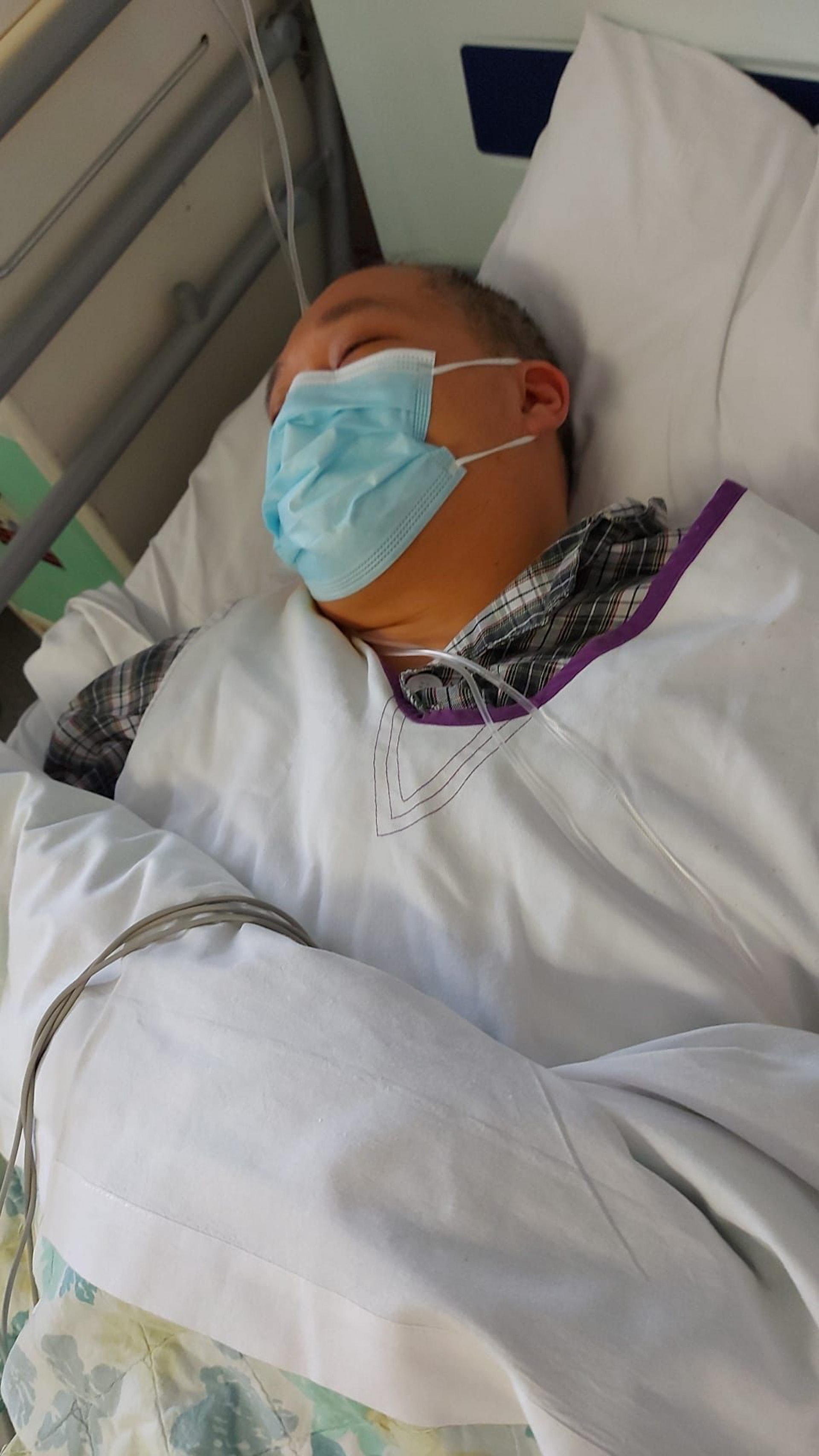 42歲的劉先生周日（11日）到醫院後情況轉差並昏迷，現於深切治療病房留院，急需換肝。（受訪者提供照片）