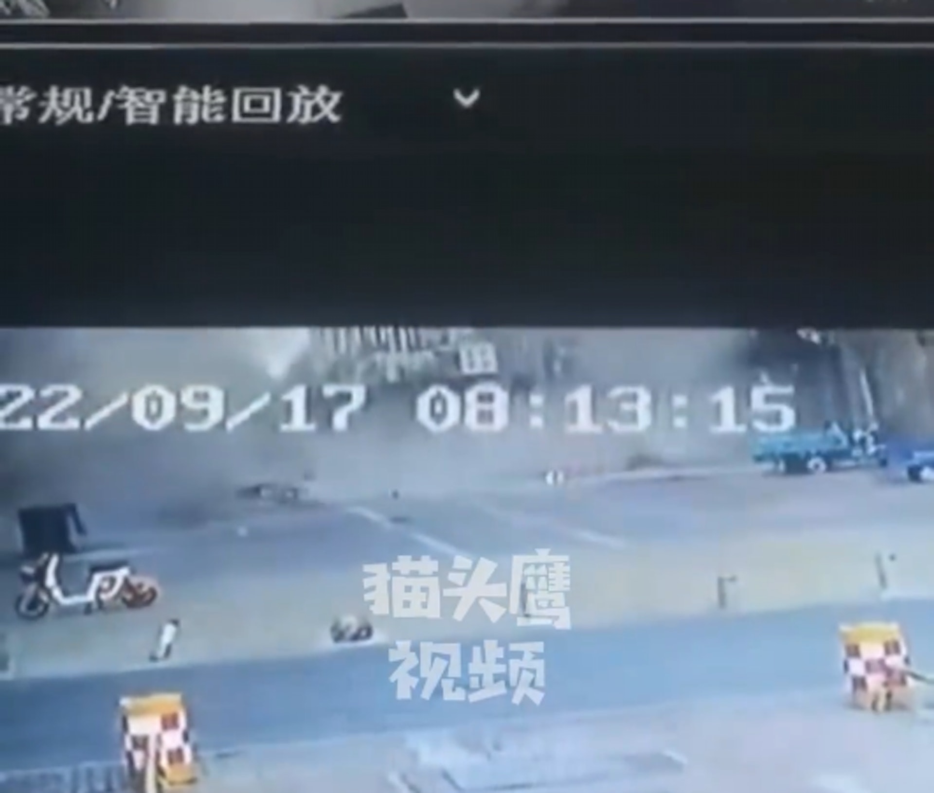 江蘇淮安一間燒烤店發生爆炸。(影片截圖) 江蘇淮安一間燒烤店發生爆炸。(影片截圖)