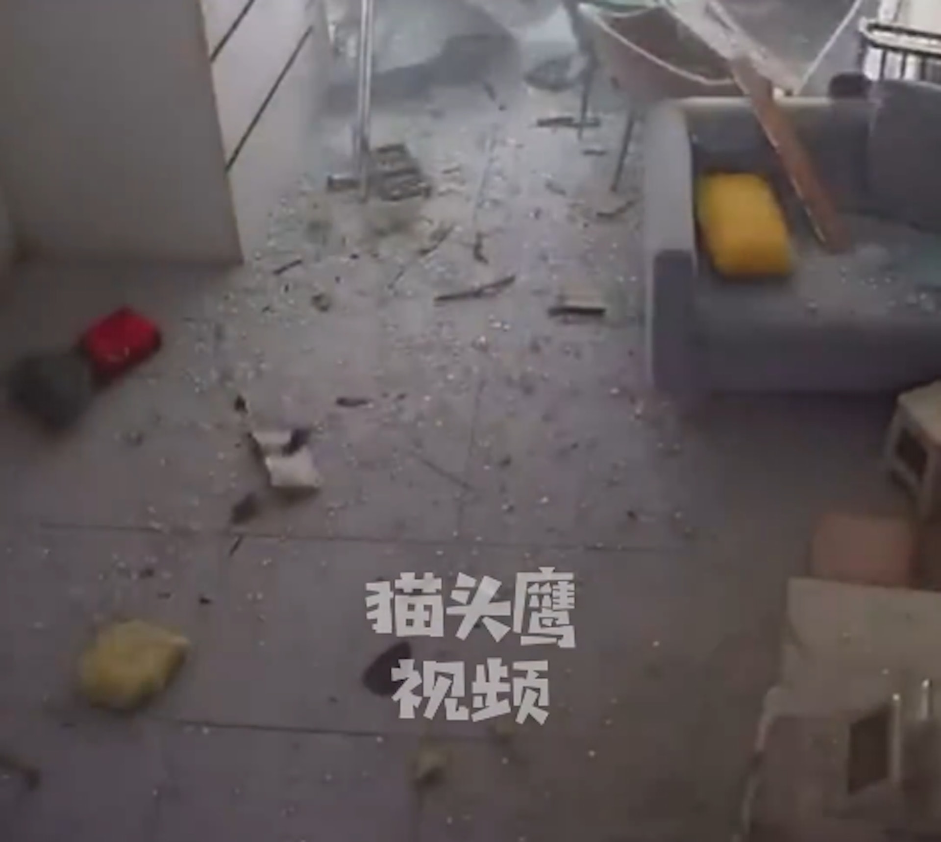江蘇淮安一間燒烤店發生爆炸。(影片截圖) 江蘇淮安一間燒烤店發生爆炸。(影片截圖)