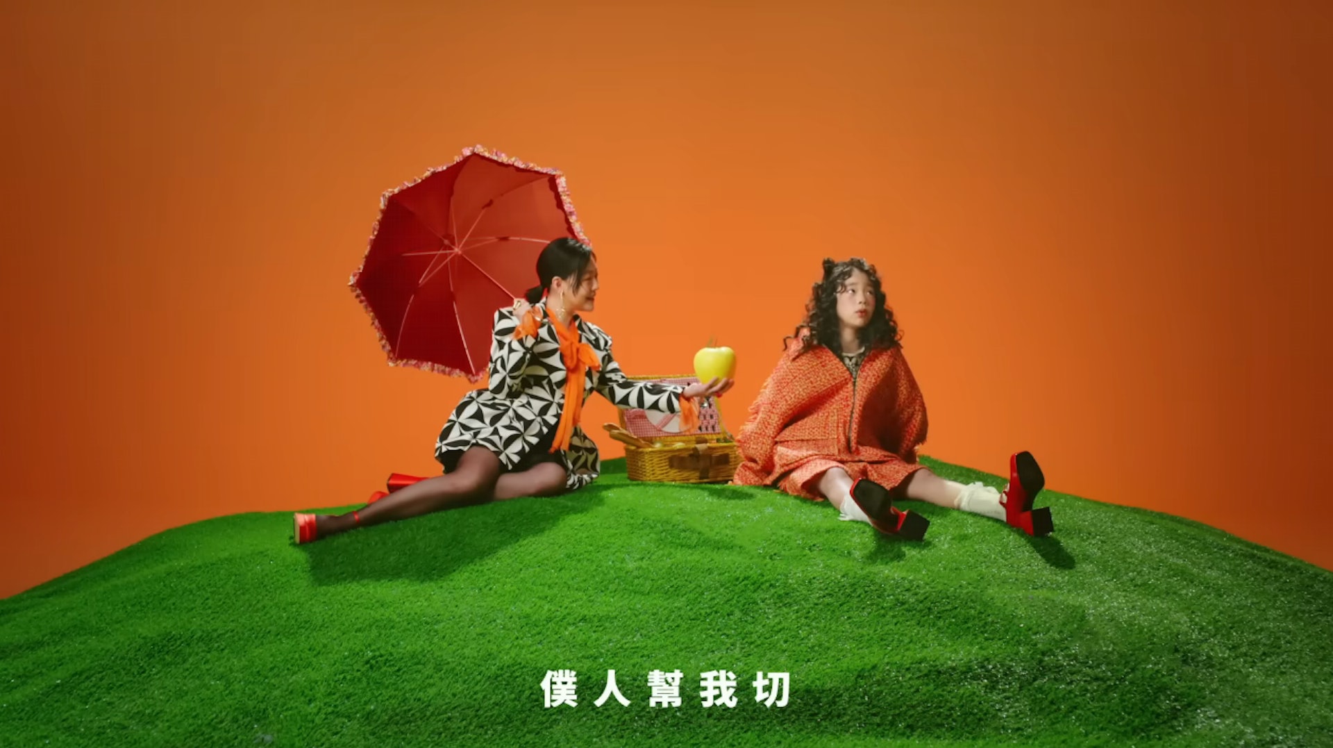 小S與10歲細女「母女檔」代言廣告截圖(YT@天后闆妹) 小S與10歲細女「母女檔」代言廣告截圖(YT@天后闆妹)