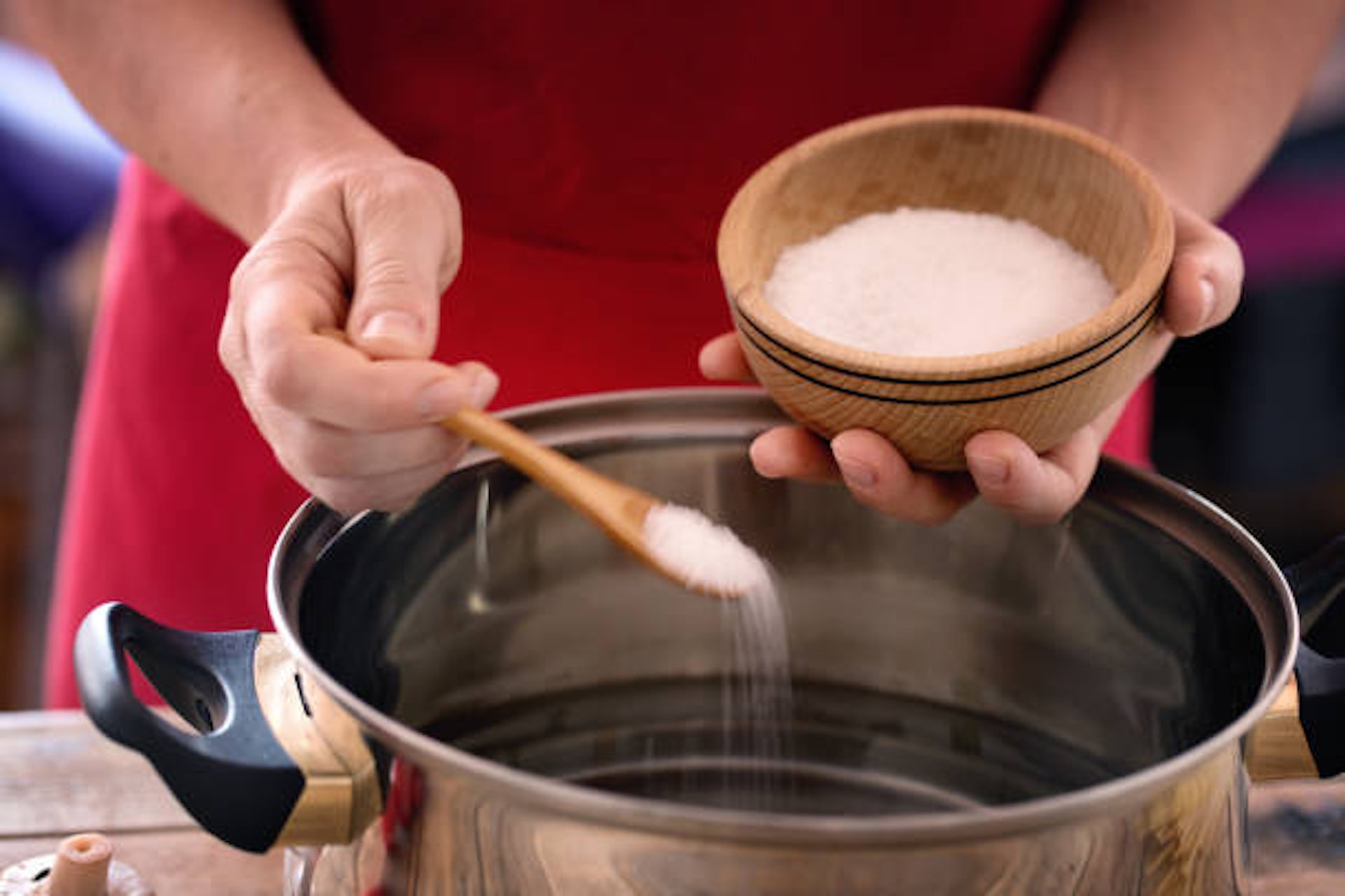 鹽不只為食物調味,亦有其他意想不到的用途,令烹飪及清潔廚房和廚具更得心應手。(iStock) 鹽不只為食物調味,亦有其他意想不到的用途,令烹飪及清潔廚房和廚具更得心應手。(iStock)
