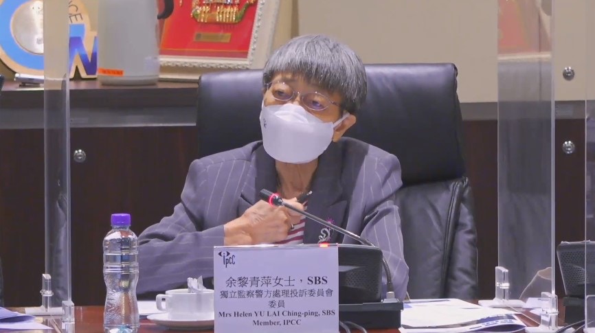 監警會委員余黎青萍歸究色情暴力電影電視泛濫，造成本港虐兒問題。（監警會直播截圖）