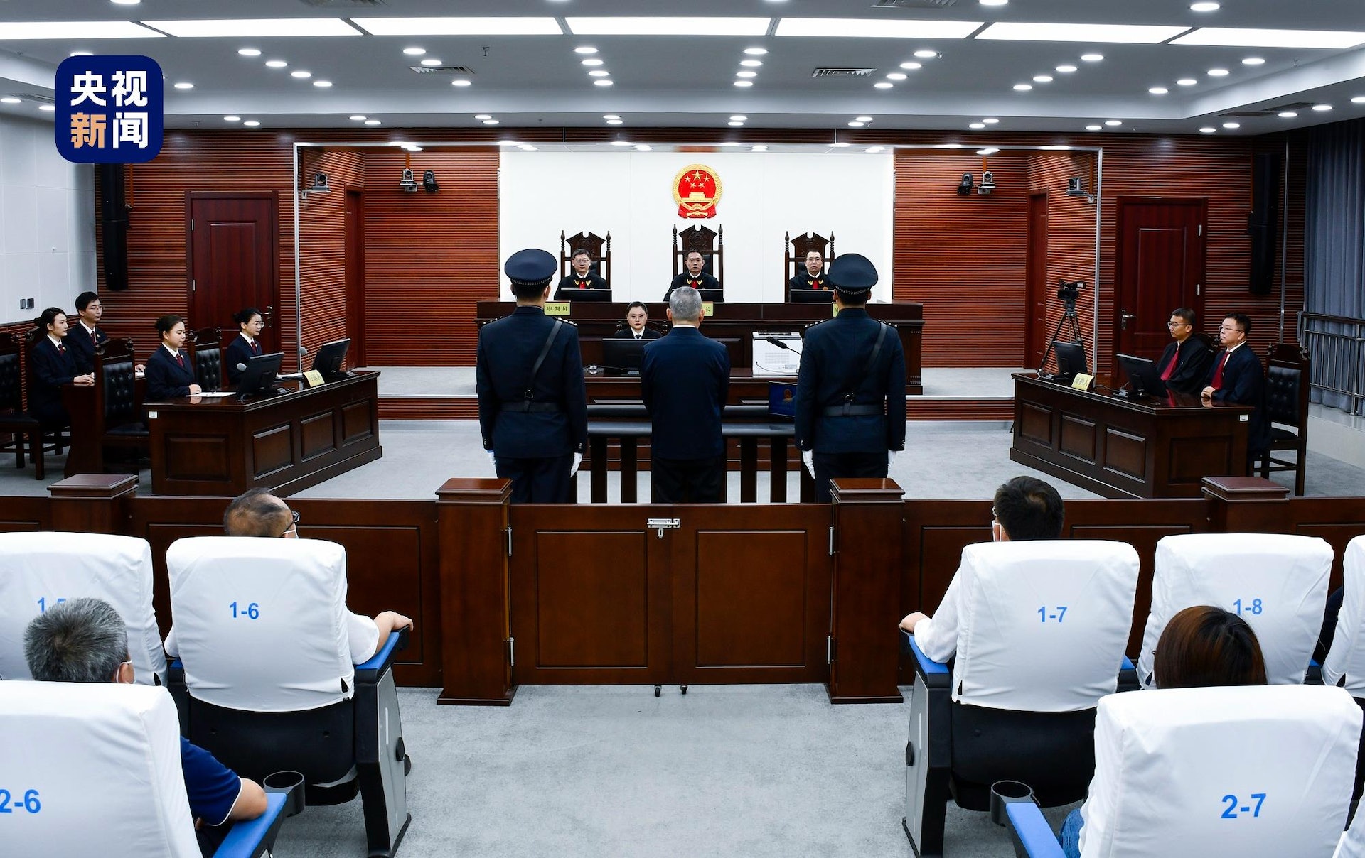 上海原副市長、公安局原局長龔道安受賄罪成,被判處無期徒刑。(央視新聞) 上海原副市長、公安局原局長龔道安受賄罪成,被判處無期徒刑。(央視新聞)