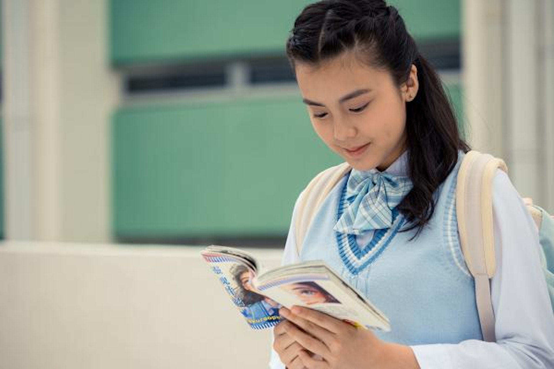港媽指每周會給女兒500元零用錢,希望她能儲起當中100元。(《青春本我》劇照) 港媽指每周會給女兒500元零用錢,希望她能儲起當中100元。(《青春本我》劇照)