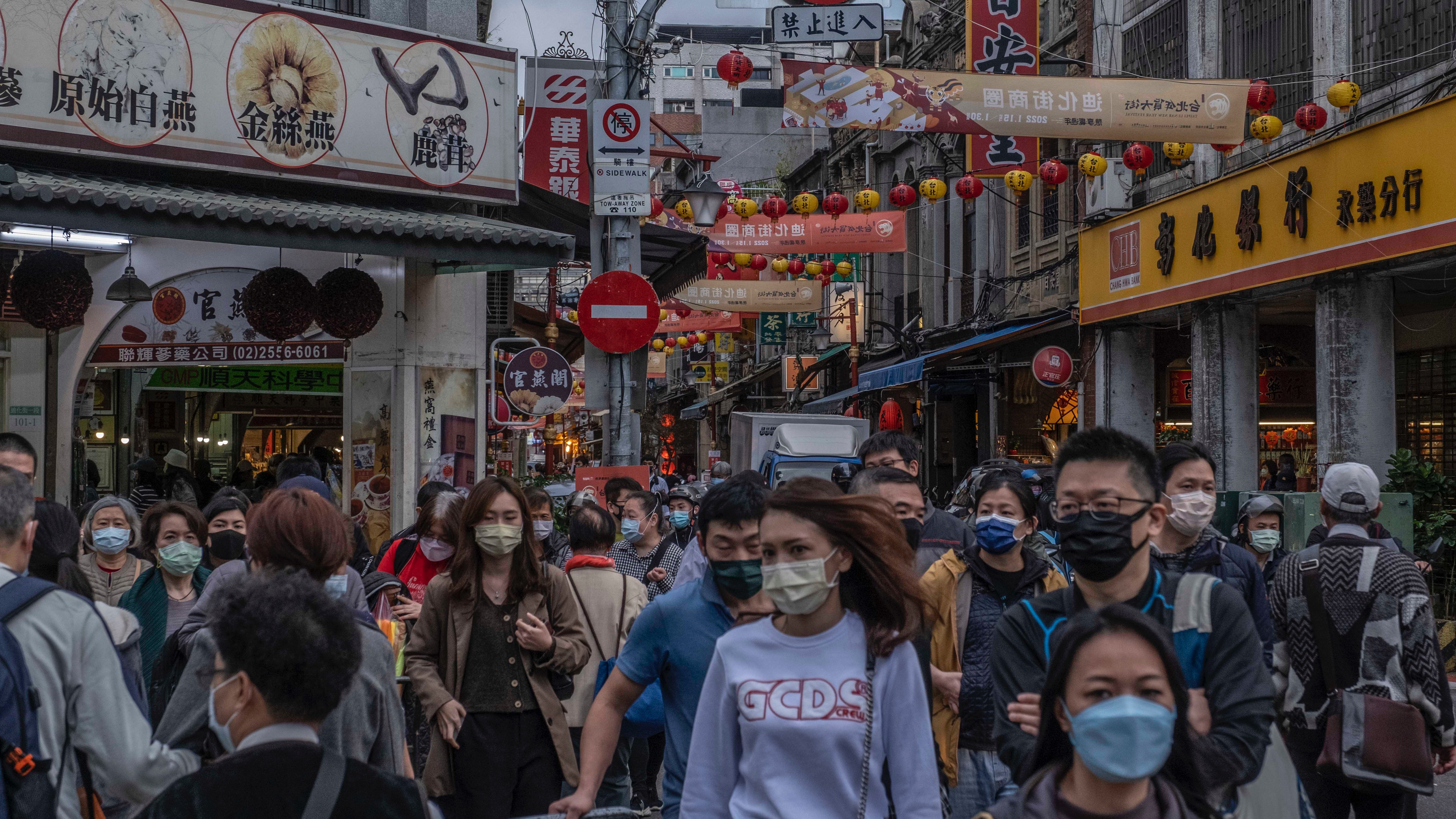 台灣疫情｜0+7入境檢疫新制最晚10月15日上路　疫情趨緩大幅開放