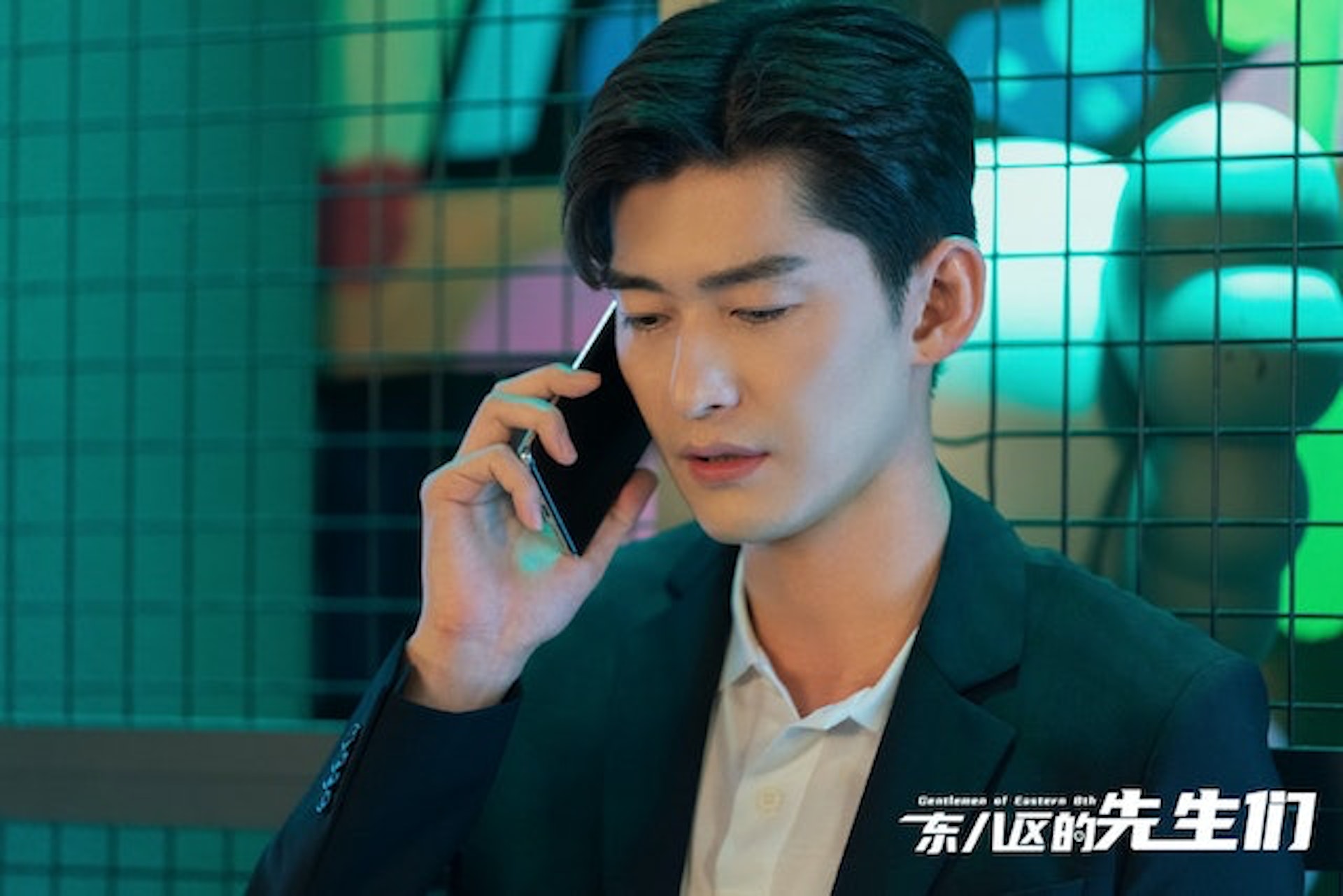 張翰主演的《東八區的先生們》劣評如潮。(《東八區的先生們》微博圖片) 張翰主演的《東八區的先生們》劣評如潮。(《東八區的先生們》微博圖片)