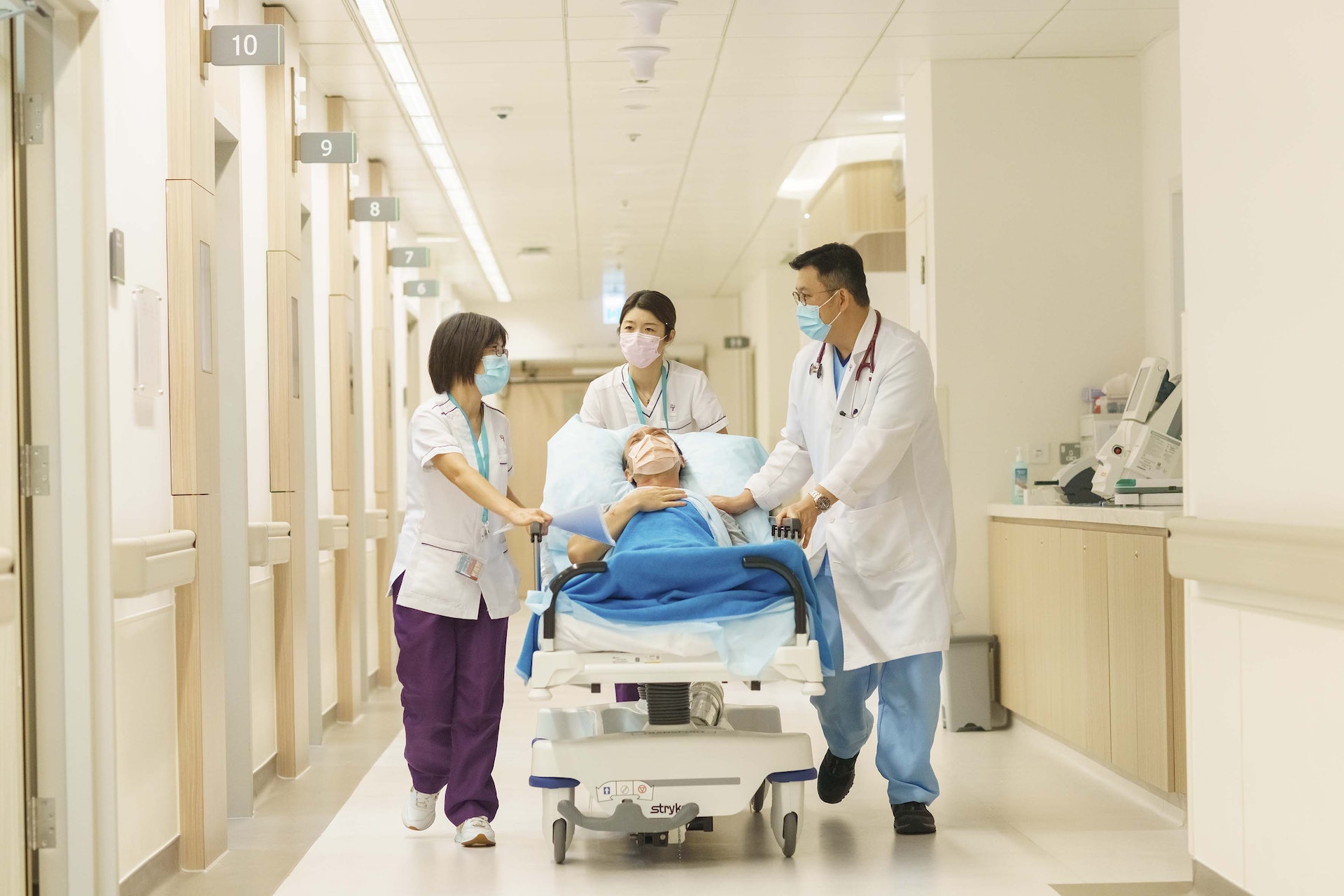 公營醫院急症室常常處於「爆煲」狀態，中大醫院的急症醫學中心有助紓緩整體醫療負擔，為病人提供適切急症治療。
