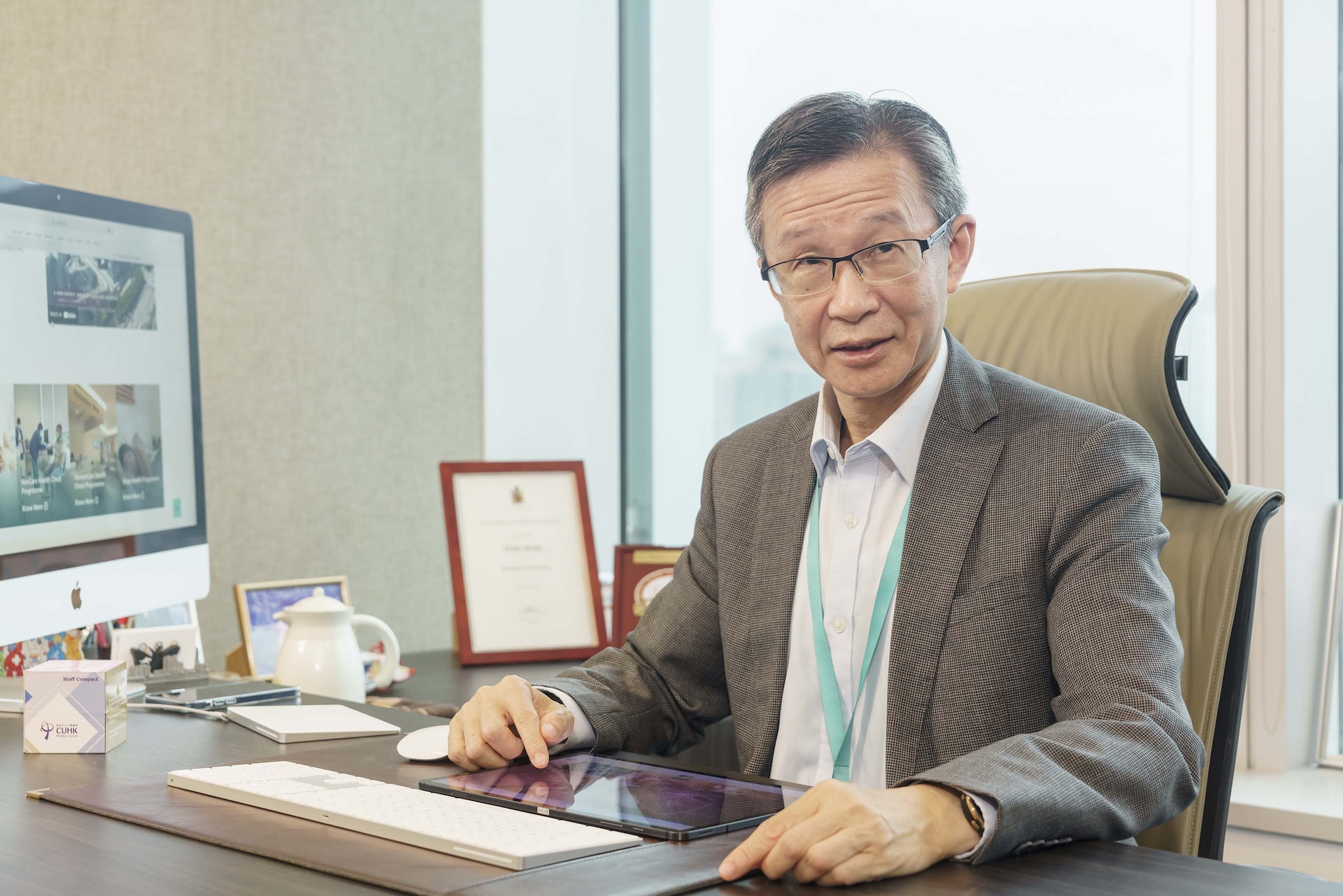 中大醫院行政總裁馮康醫生指,希望透過定價收費、保持收費透明,為香港人提供多一個私營醫療服務的選擇,紓緩公營醫療負擔。 中大醫院行政總裁馮康醫生指,希望透過定價收費、保持收費透明,為香港人提供多一個私營醫療服務的選擇,紓緩公營醫療負擔。