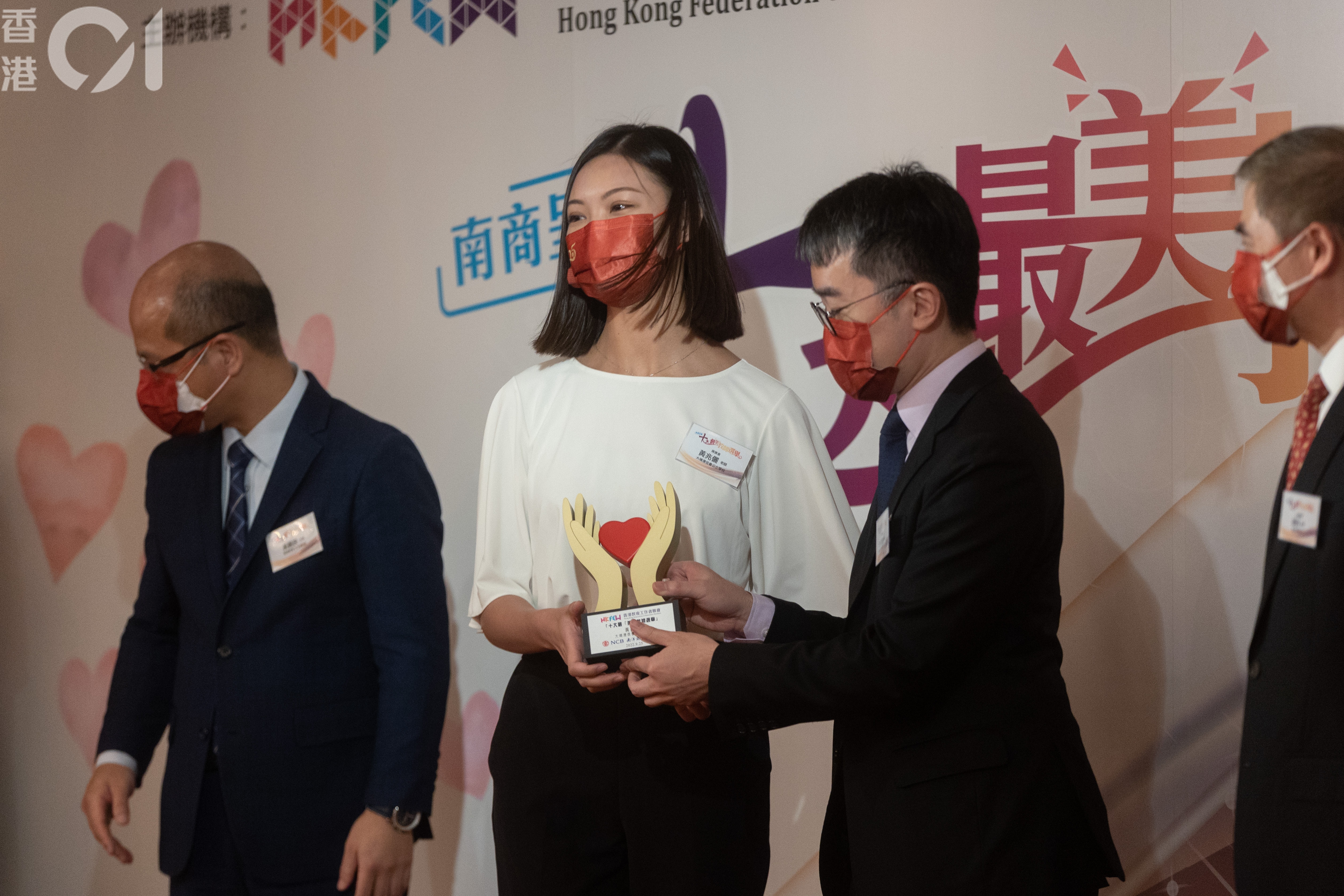 得獎教師之一的大埔浸信會公立學校的黃兆儷老師，在疫情期間教授「全跨境班」，只有跨境學生的班別。（廖雁雄攝）