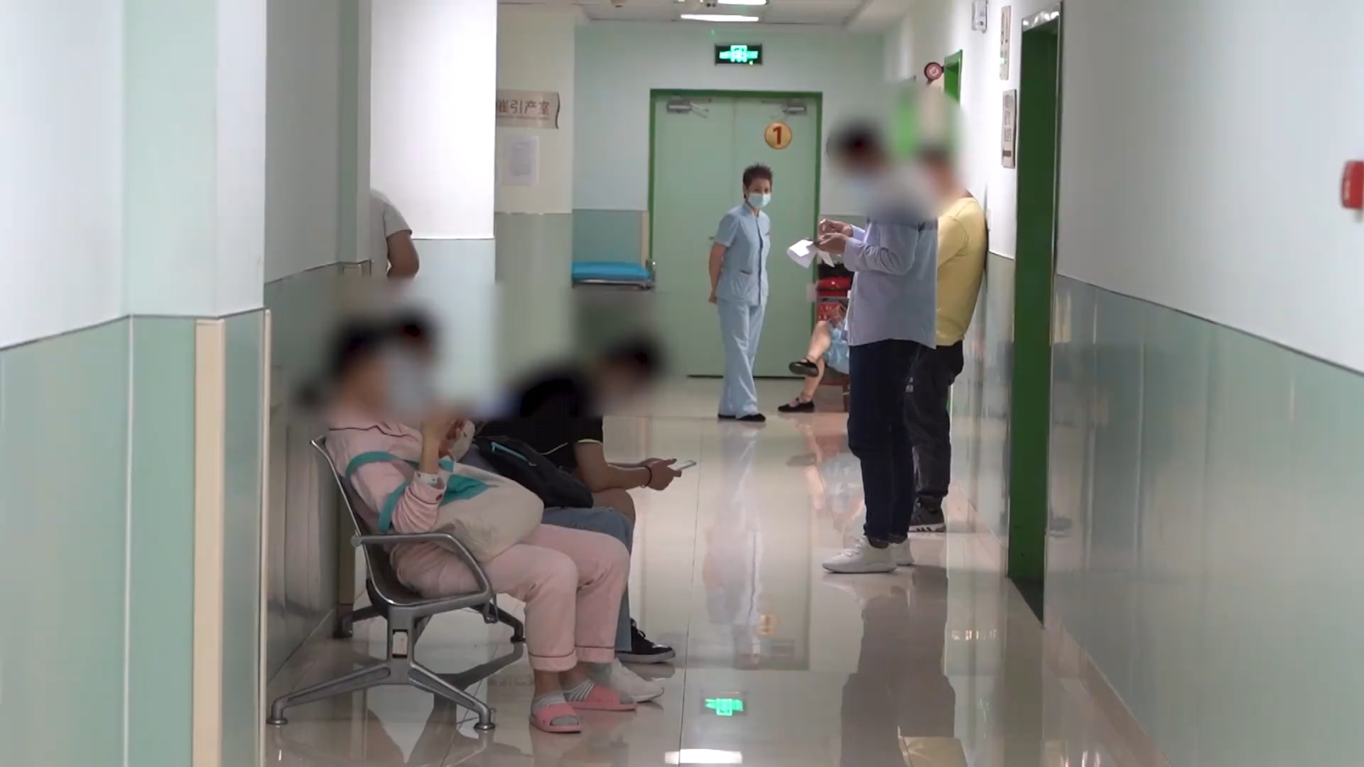 江蘇南京28歲新手媽媽,剖腹產3個月後竟意外發現已再次懷孕2個月。(荔枝視頻) 江蘇南京28歲新手媽媽,剖腹產3個月後竟意外發現已再次懷孕2個月。(荔枝視頻)