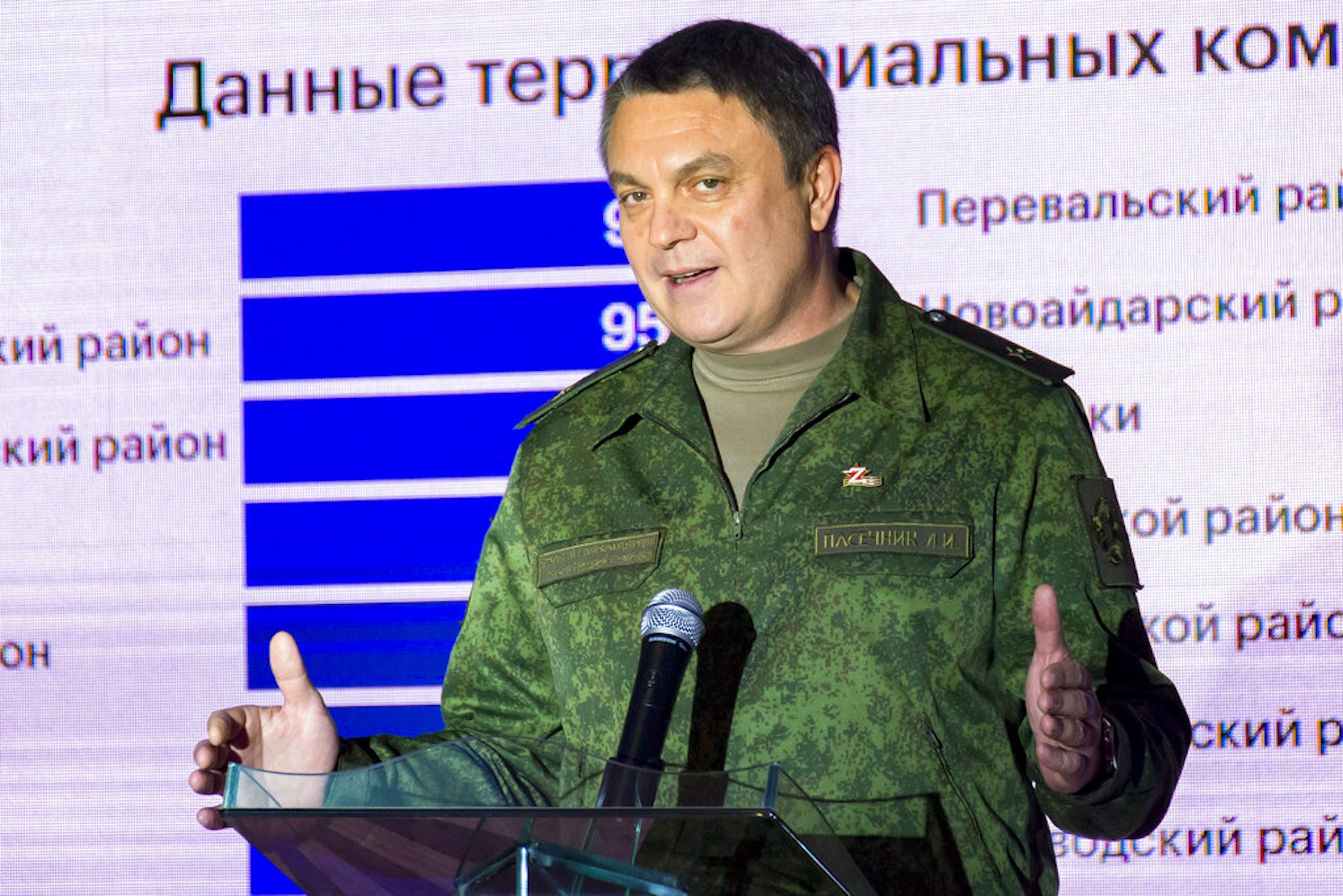 图为9月27日，卢甘斯克领袖帕塞奇尼克（Leonid Pasechnik）公布投票结果，其中在顿涅茨克声称有99%的人支持加入俄罗斯。 （AP）