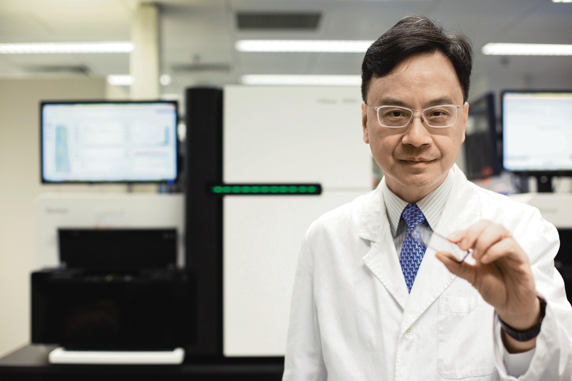 有「無創產前檢查之父」之稱的中大醫學院副院長(研究)、化學病理學系系主任及李嘉誠健康科學研究所所長盧煜明教授,今(29日)獲頒有超過75年歷史兼被譽為「美國最高榮譽生物醫學科學獎」的「拉斯克獎—臨床醫學研究」(Lasker~DeBakey Clinical Medical Research Award))。(資料圖片/張浩維) 有「無創產前檢查之父」之稱的中大醫學院副院長(研究)、化學病理學系系主任及李嘉誠健康科學研究所所長盧煜明教授,今(29日)獲頒有超過75年歷史兼被譽為「美國最高榮譽生物醫學科學獎」的「拉斯克獎—臨床醫學研究」(Lasker~DeBakey Clinical Medical Research Award))。(資料圖片/張浩維)