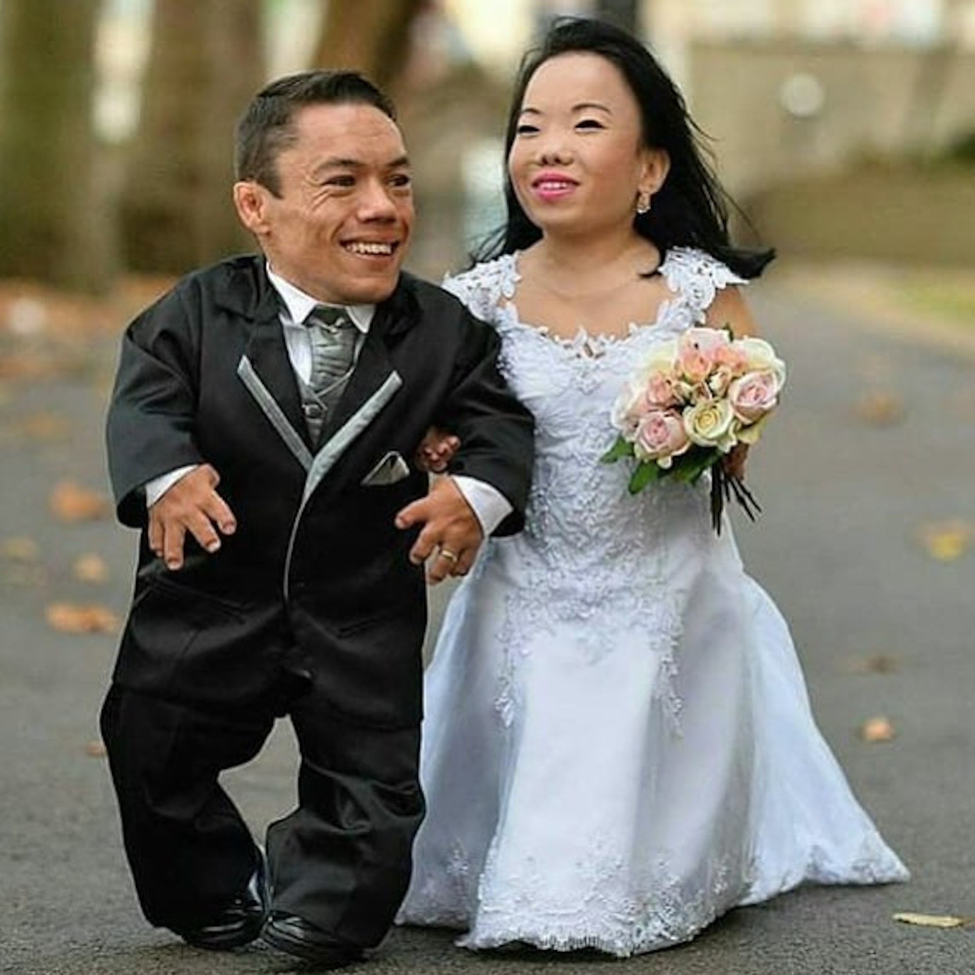 巴西侏儒症夫妻無懼歧視目光享幸福人生力證愛情不受身高所限制 巴西侏儒症夫妻無懼歧視目光享幸福人生力證愛情不受身高所限制