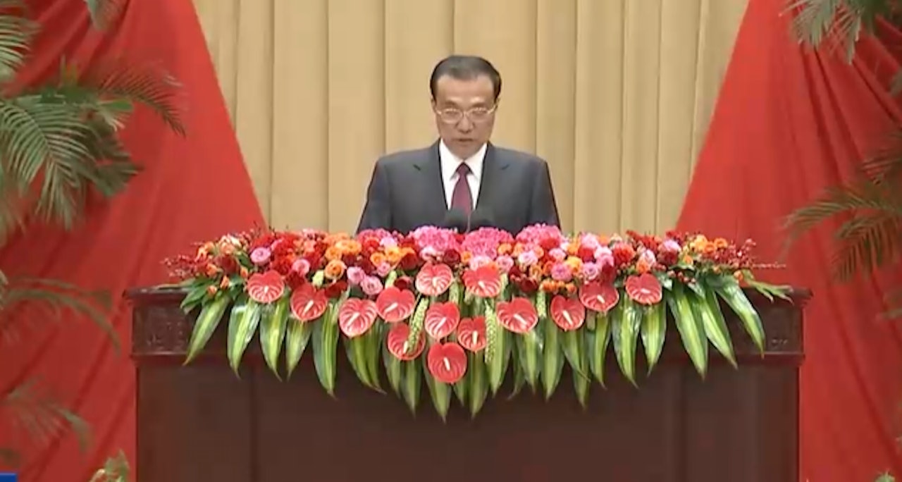 國務院總理李克強昨日(30日)在國慶73周年招待會上致辭,提到堅定不移、全面準確貫徹「一國兩制」、「港人治港」、「澳人治澳」、高度自治的方針,全力支持特別行政區政府依法施政、發展經濟、改善民生,更好融入國家發展大局,保持香港、澳門長期繁榮穩定。(央視影片截圖) 國務院總理李克強昨日(30日)在國慶73周年招待會上致辭,提到堅定不移、全面準確貫徹「一國兩制」、「港人治港」、「澳人治澳」、高度自治的方針,全力支持特別行政區政府依法施政、發展經濟、改善民生,更好融入國家發展大局,保持香港、澳門長期繁榮穩定。(央視影片截圖)