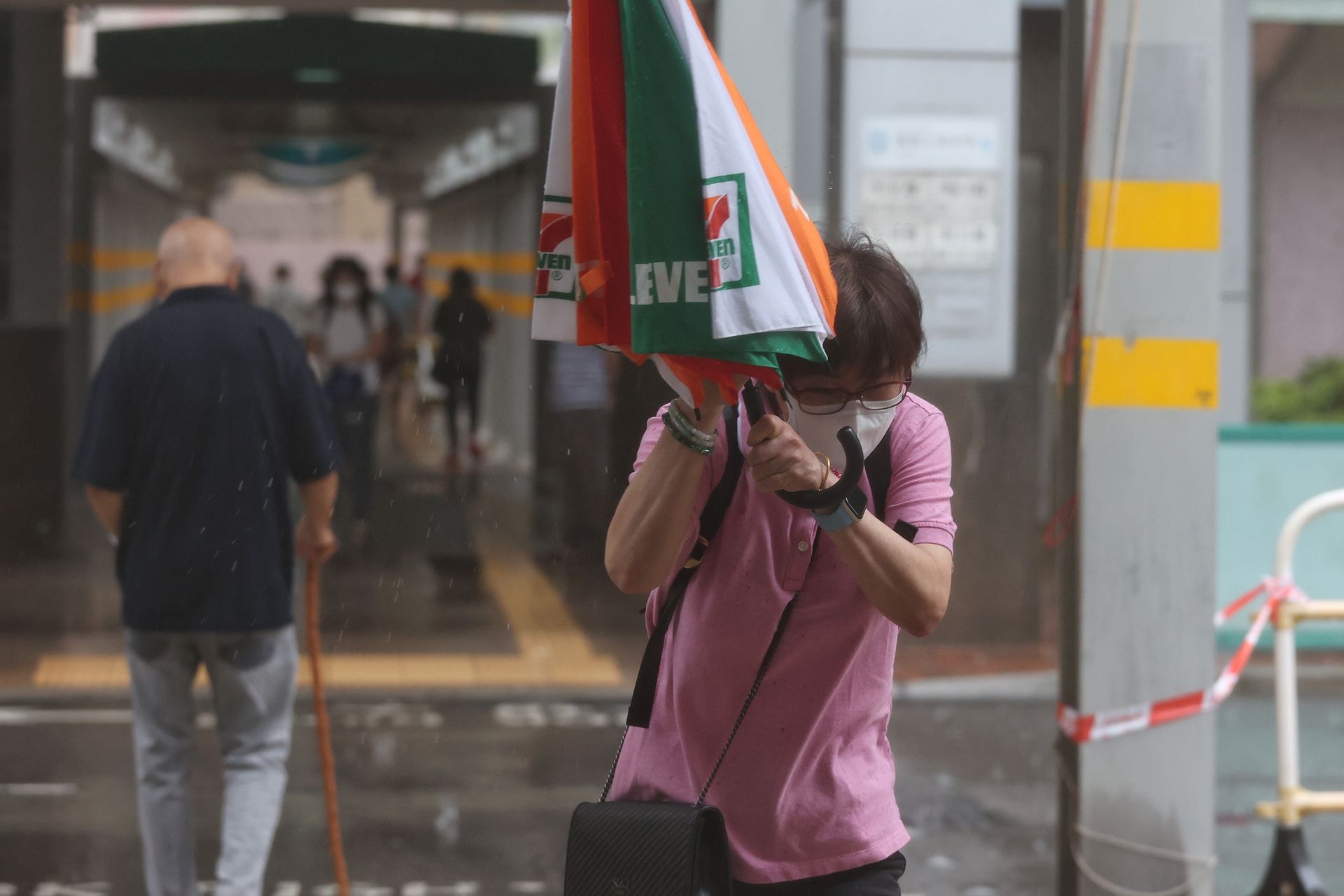 驟雨天氣持續至下周一　天文台料重陽酷熱達33度　今午驟雨雷暴