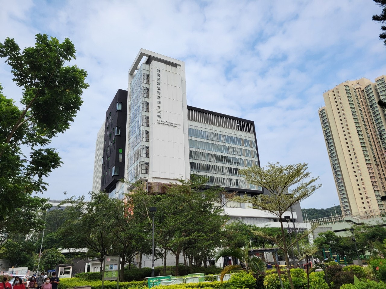 坑口體育館位於將軍澳政府綜合大樓內。(顏銘輝攝) 坑口體育館位於將軍澳政府綜合大樓內。(顏銘輝攝)