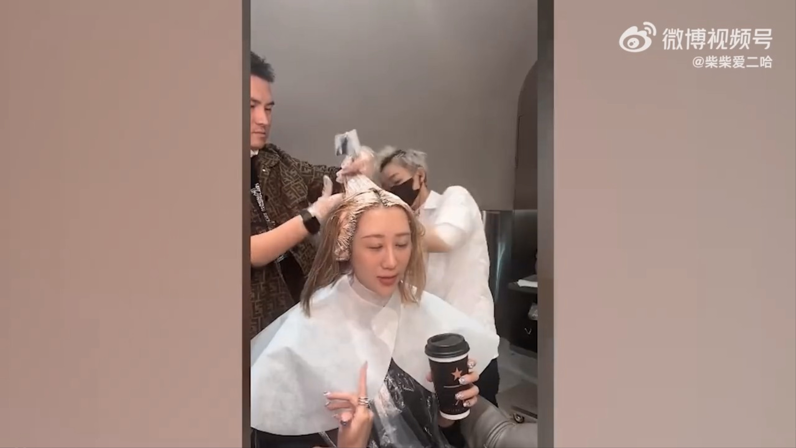 蔣麗莎拍片親自回應離婚緋聞。(影片截圖)