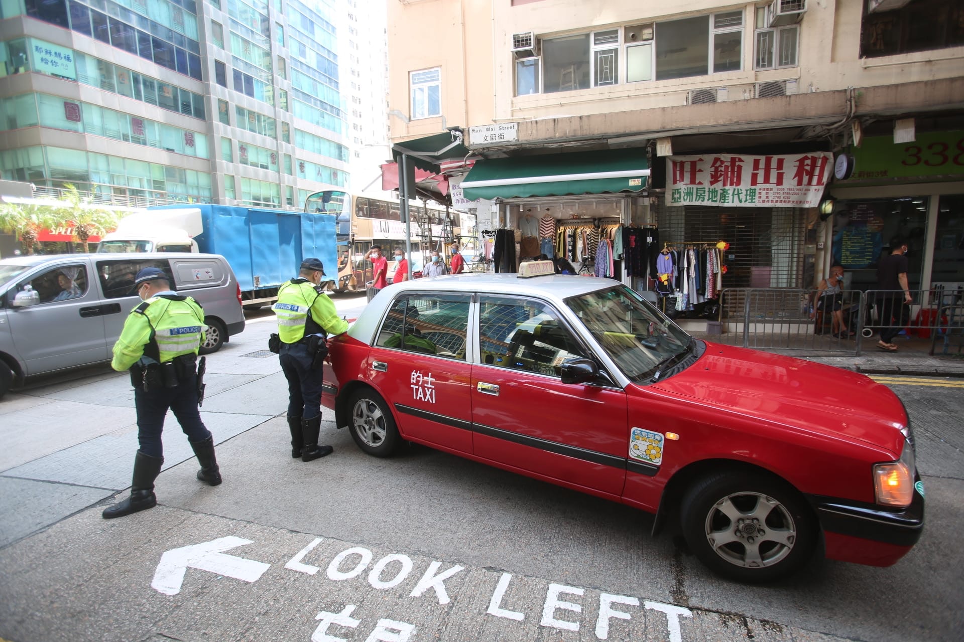 油麻地男童捱的士撞腳傷送院 油麻地男童捱的士撞腳傷送院