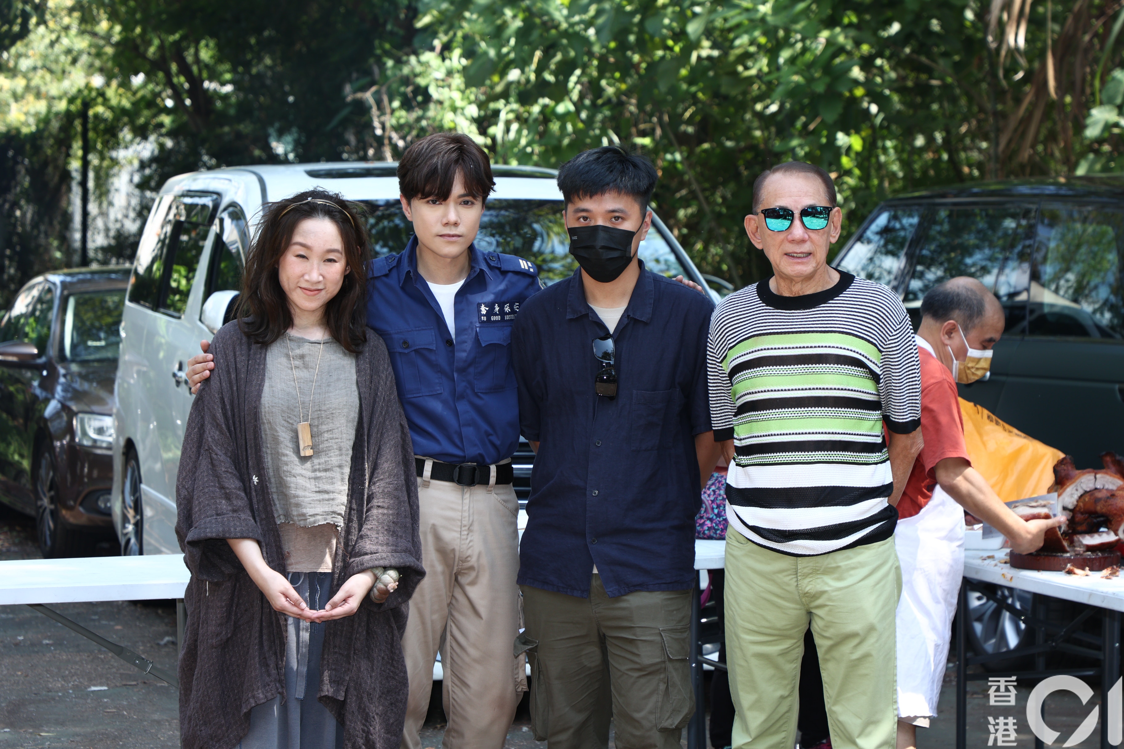 《超神經械劫案》導演應智贇（右二），攜同張敬軒、王菀之、魏浚笙、白只、洪嘉豪等一眾台前幕後一同出席開鏡拜神儀式。（葉志明 攝）