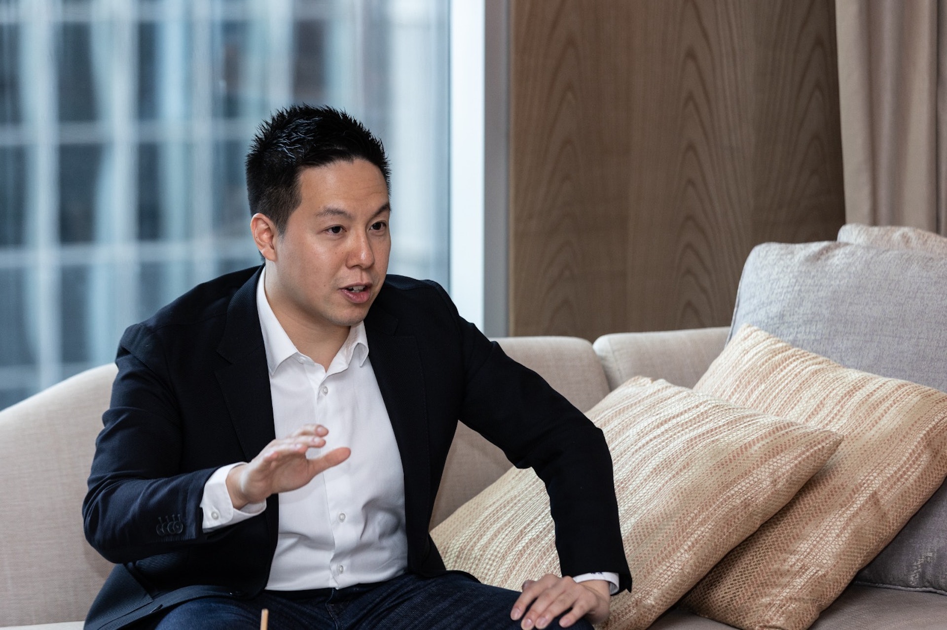甘永鍇﹙Alan﹚夥大學同學成立基金,至今斥資4億元於東京及大阪收購了3家酒店。(梁鵬威攝) 甘永鍇﹙Alan﹚夥大學同學成立基金,至今斥資4億元於東京及大阪收購了3家酒店。(梁鵬威攝)