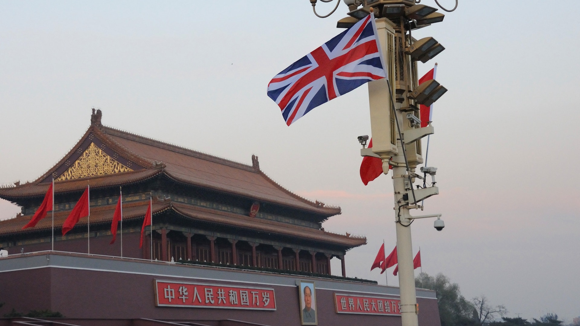 英國指控3男助香港情報部門 中國大使晤英方官員:停止政治操弄