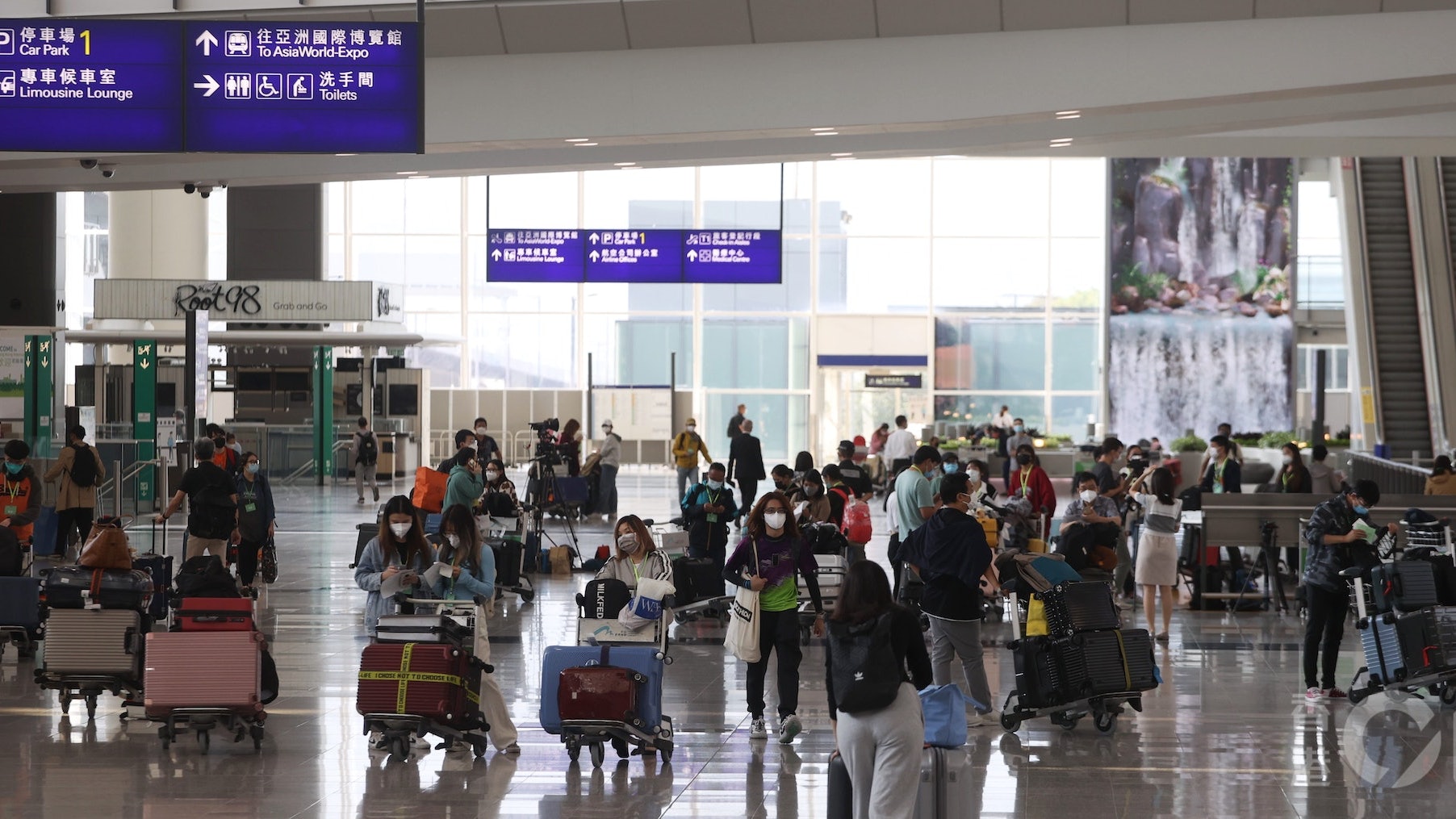多7736宗確診、13人死亡 新增入院病人回落 5.7%屬危重患者 多7736宗確診、13人死亡 新增入院病人回落 5.7%屬危重患者