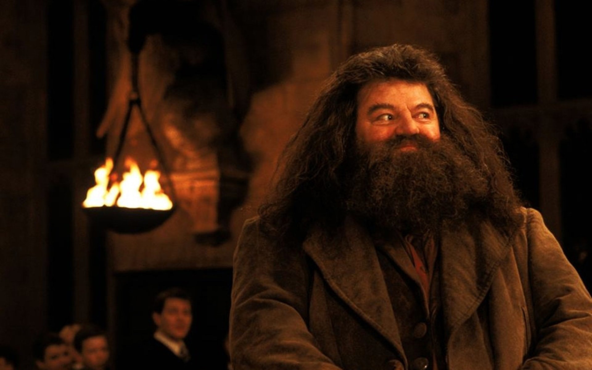 羅比寇特蘭（Robbie Coltrane）飾演海格，形象深入民心。（《哈利波特》劇照）