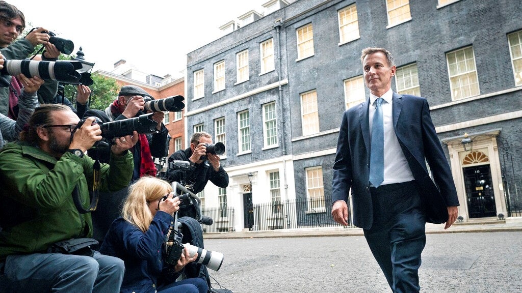 英國財長侯俊偉接手「迷你預算」爛攤子 與卓慧思合作還有暗湧 英國財長侯俊偉接手「迷你預算」爛攤子 與卓慧思合作還有暗湧