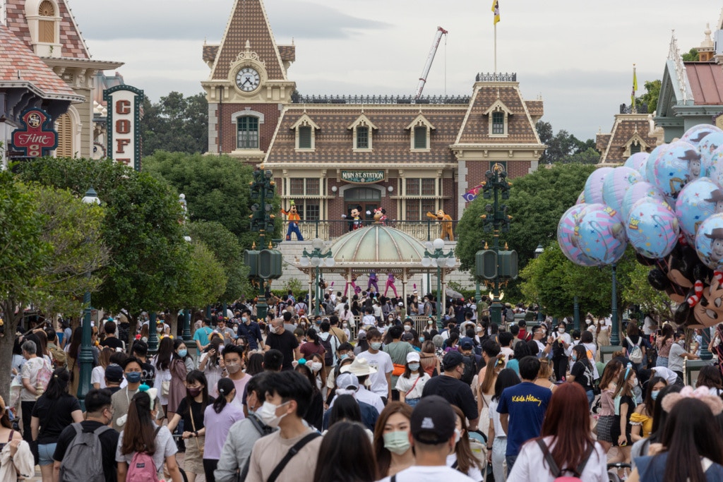 迪士尼年卡奇妙處處通是粉絲必備品，有網民鬧爆有人在社交平台「放租」。（資料圖片）