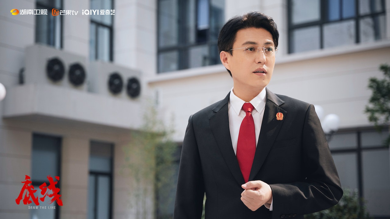 《底綫》由型男靳東主演,相當有叫座力。(微博圖片) 《底綫》由型男靳東主演,相當有叫座力。(微博圖片)