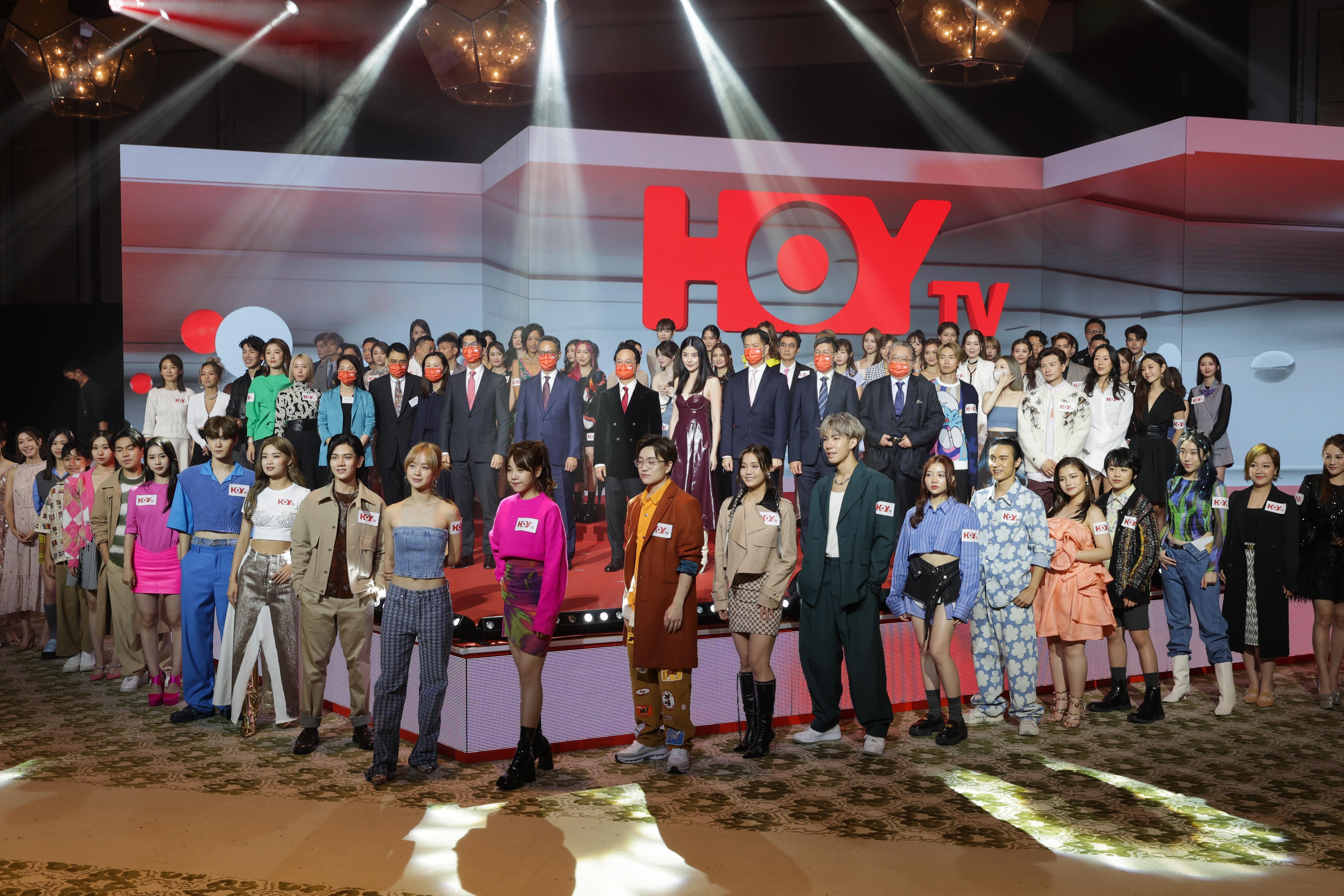 77台明晨6時起轉換新台徽及改名為HOY TV。(蘇煒然攝)