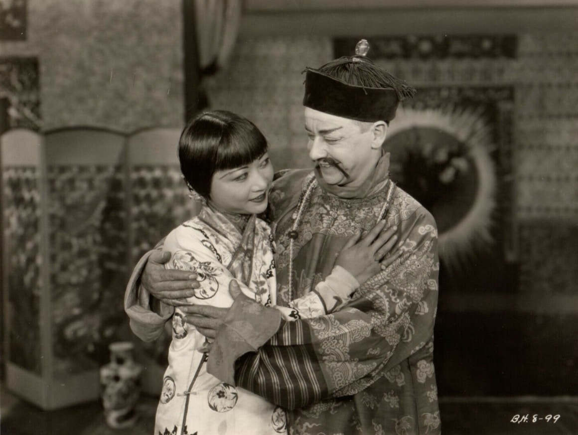 荷里活第一位华裔美籍电影明星黄柳霜（Anna May Wong）。（剧照／IMDB）