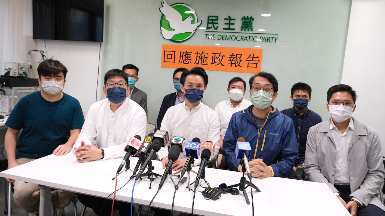施政報告︱民主黨批只顧搶人才未提挽人才 羅健熙:止血更加迫切 施政報告︱民主黨批只顧搶人才未提挽人才 羅健熙:止血更加迫切
