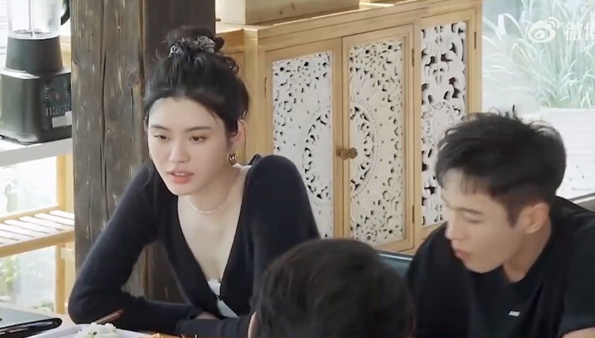 奚夢瑤在節目中力數老公何猷君不是。(微博圖片) 奚夢瑤在節目中力數老公何猷君不是。(微博圖片)