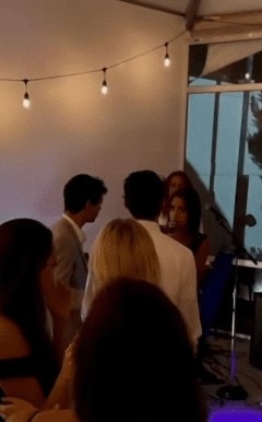 最强逆袭！女歌手到前男友婚礼献唱，小三新娘惊呆（图） - 1