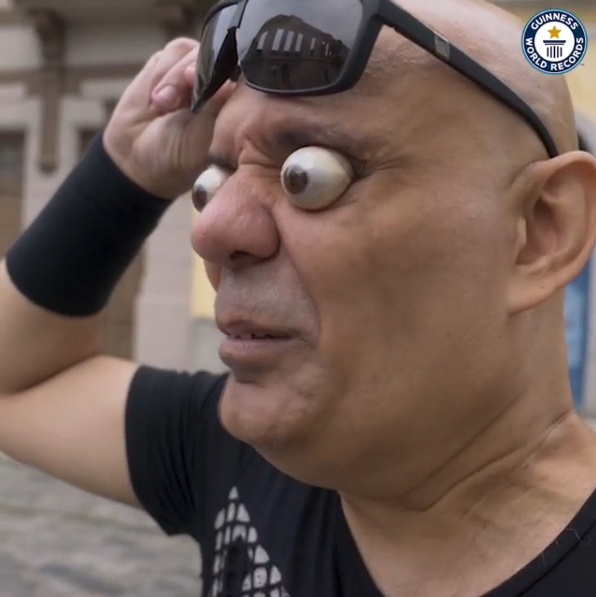 梅斯奎塔因為眼睛能凸出1.82厘米而創下2023年健力士世界紀錄，該紀錄在今年1月10日於巴西聖保羅市確認。（影片截圖：Guinness World Records）