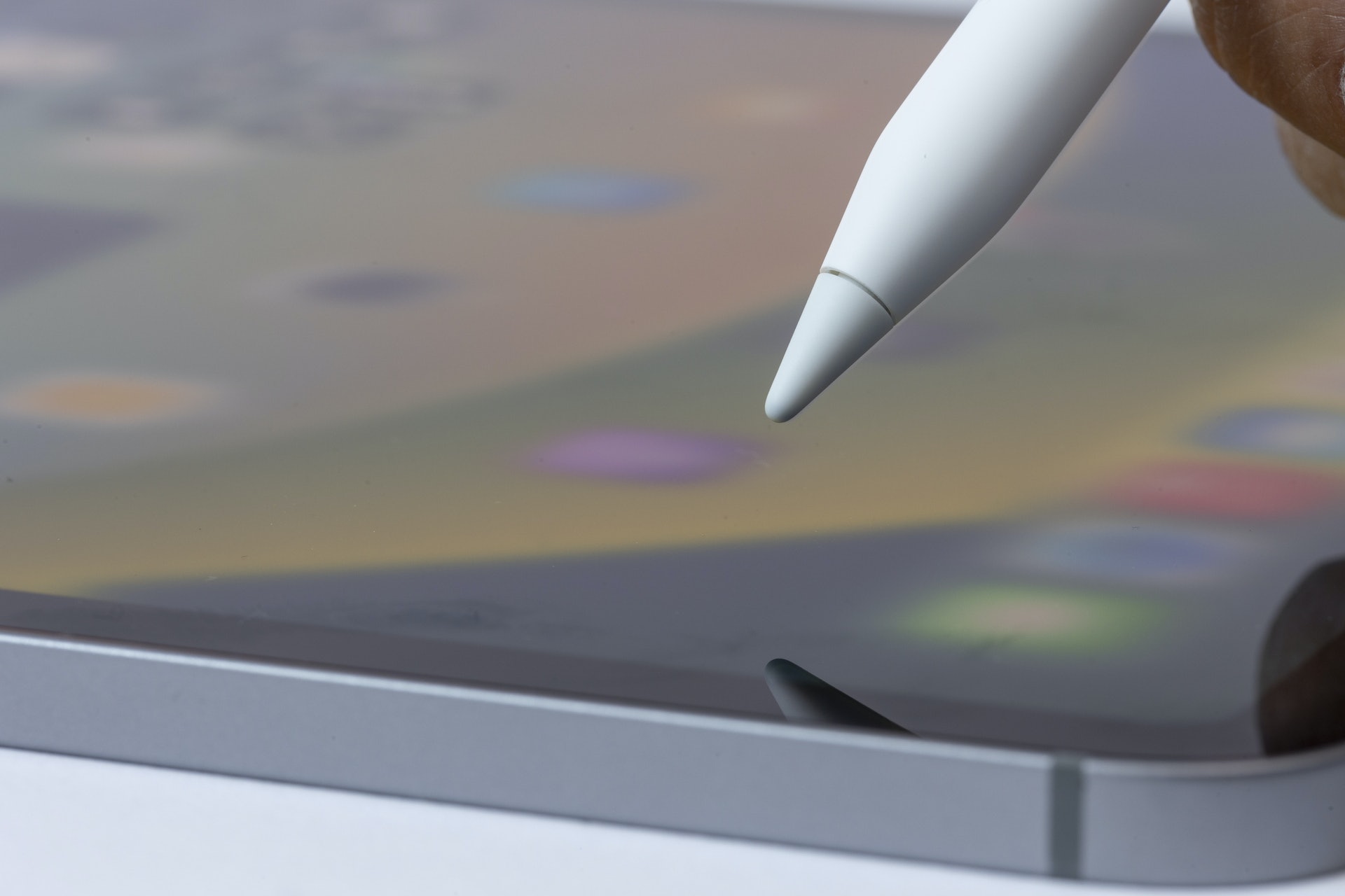 iPad Pro 2022屏幕可感應12mm內的Apple Pencil筆觸位置。（陳葦慈 攝）