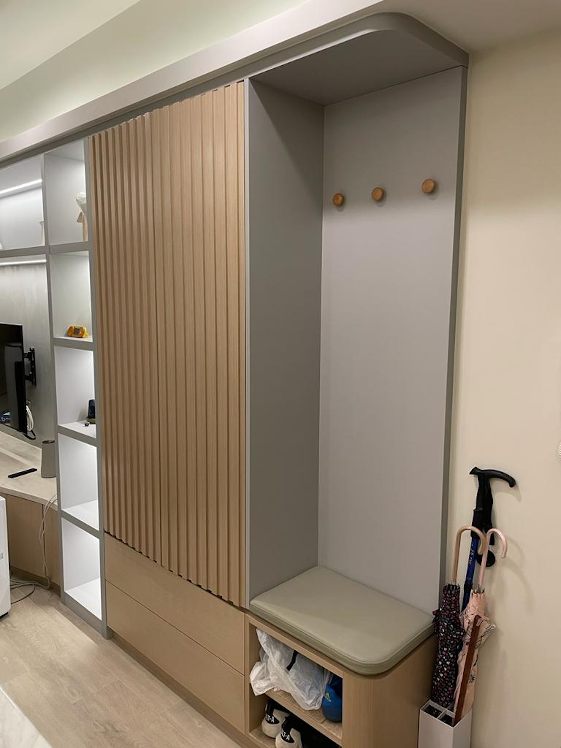 屋用色上,可以利用一些木色物件,甚至是木頭,以作為建材飾面。(裝修佬提供) 屋用色上,可以利用一些木色物件,甚至是木頭,以作為建材飾面。(裝修佬提供)