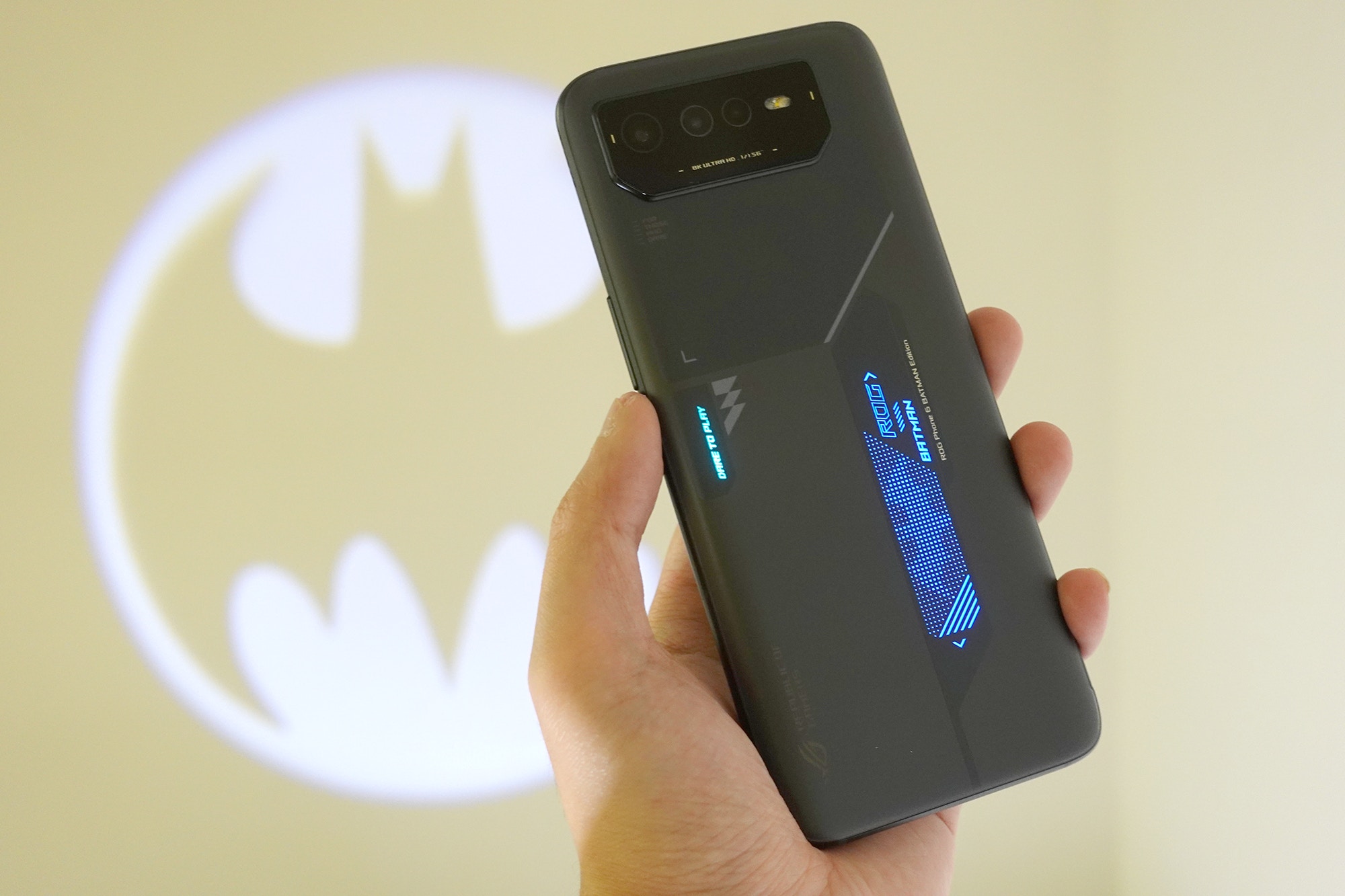 ASUS ROG Phone 6 蝙蝠俠特別版實機開箱試玩|包裝配件超多心思 ASUS ROG Phone 6 蝙蝠俠特別版實機開箱試玩|包裝配件超多心思