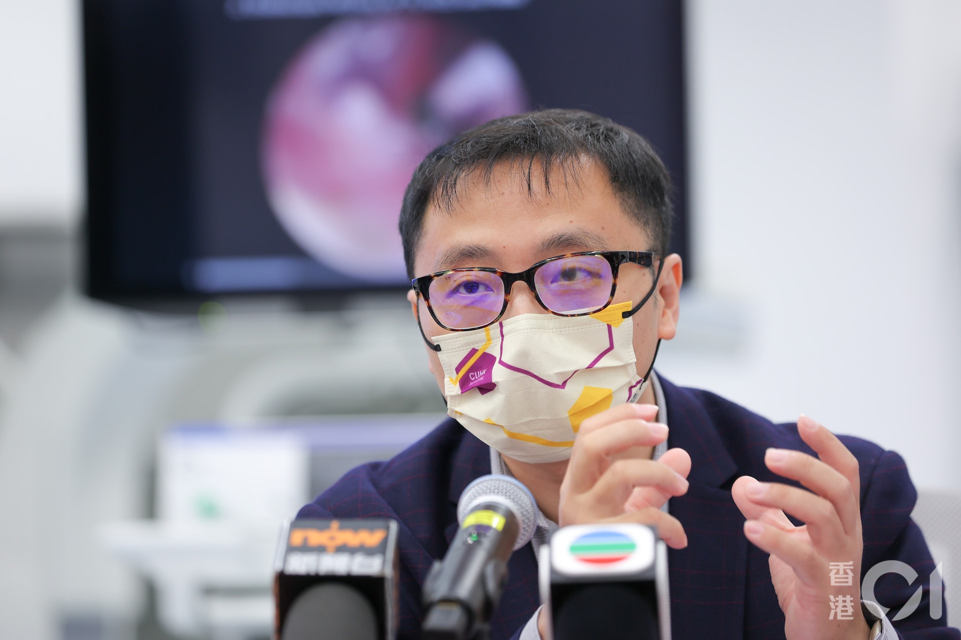 機械學科教授張立指,機械人以螺旋型移動,可以更有效清潔。(夏家朗攝) 機械學科教授張立指,機械人以螺旋型移動,可以更有效清潔。(夏家朗攝)
