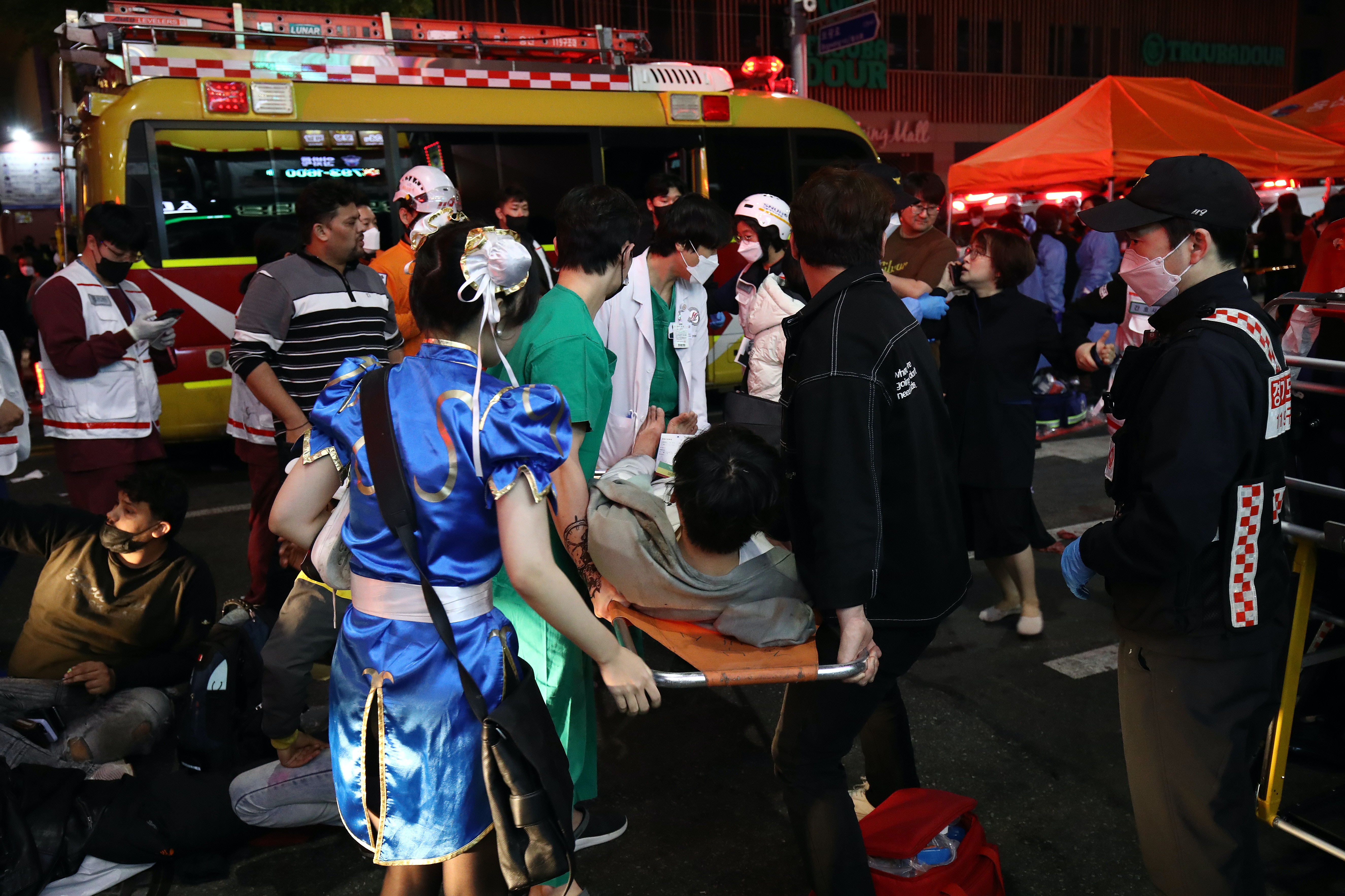 韩国首尔梨泰院万圣节前夕发生严重人踩人事件。（Gettyiamges）
