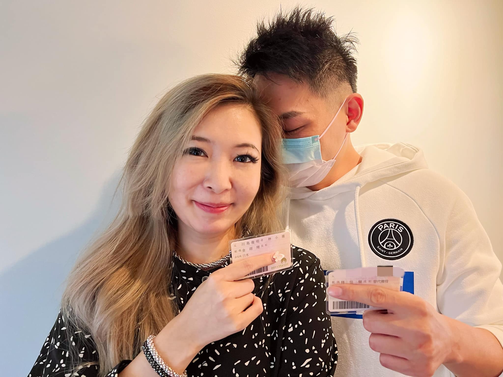 Makiyo與小3歲的老公小金在2021年12月相戀,2022年5月19日就公開懷孕喜訊,並在隔日20號結婚。(facebook@Makiyo new 川島茉樹代) Makiyo與小3歲的老公小金在2021年12月相戀,2022年5月19日就公開懷孕喜訊,並在隔日20號結婚。(facebook@Makiyo new 川島茉樹代)