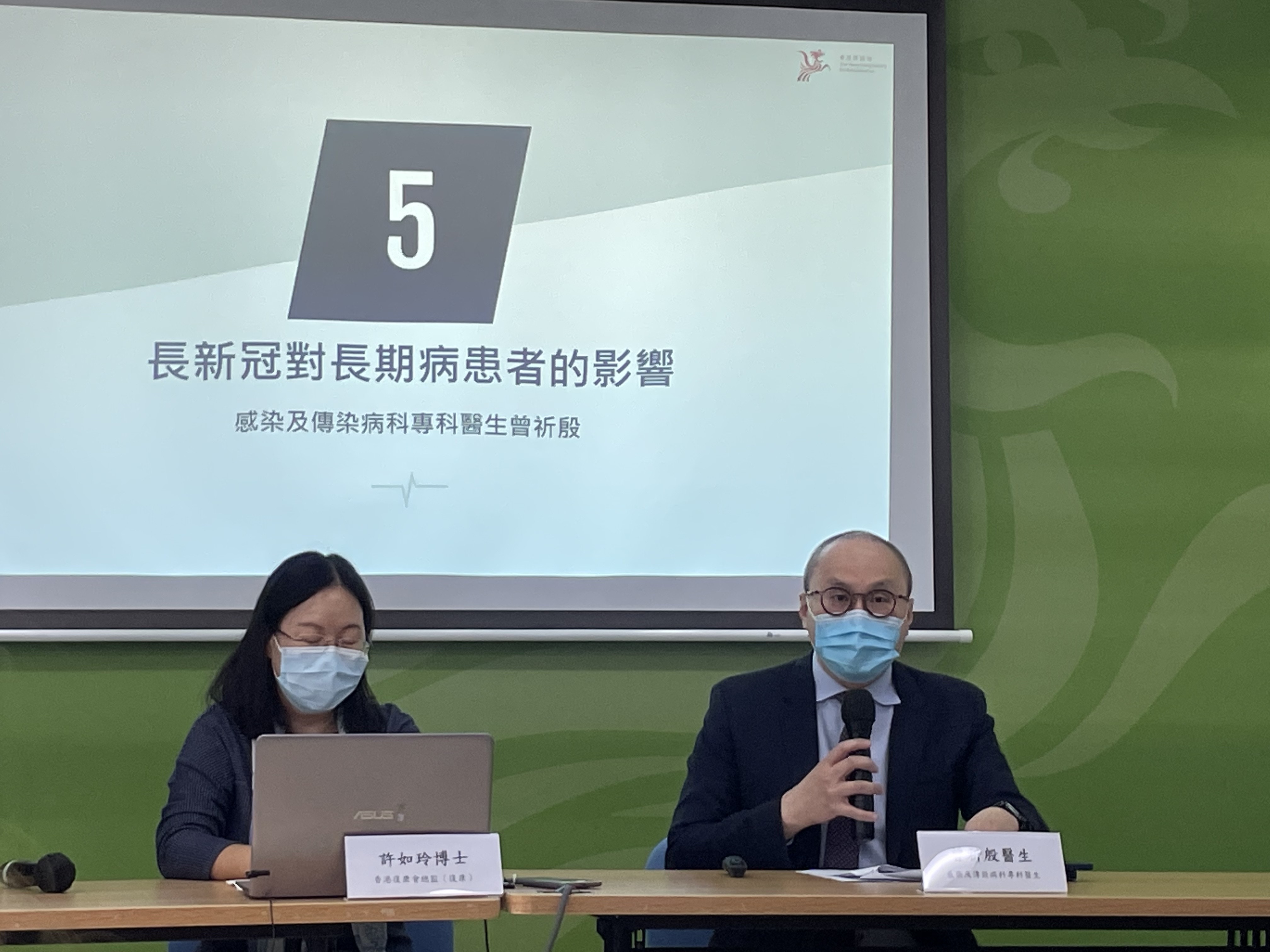 感染及傳染病科醫生曾祈殷指長新冠定義廣泛，超過100種徵狀，若有徵狀出現超過4星期，建議市民就醫。（鄧宇詩攝）
